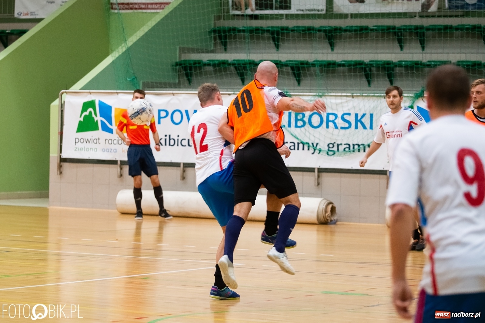 Zdjęcie w galerii na portalu naszraciborz.pl: HLPN. Niedziela z futsalem w Arenie Rafako wiadomości z regionu