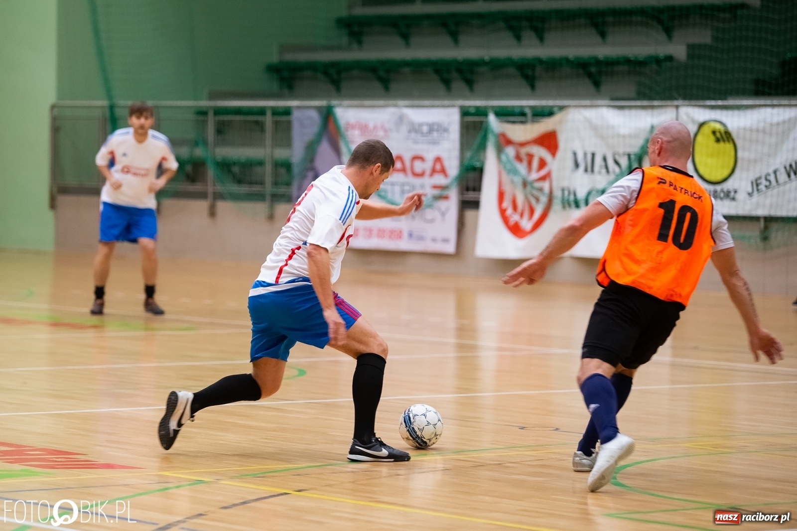 Zdjęcie w galerii na portalu naszraciborz.pl: HLPN. Niedziela z futsalem w Arenie Rafako wiadomości z regionu