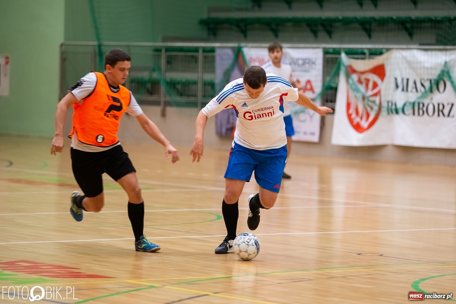 Zdjęcie w galerii na portalu naszraciborz.pl: HLPN. Niedziela z futsalem w Arenie Rafako wiadomości z regionu