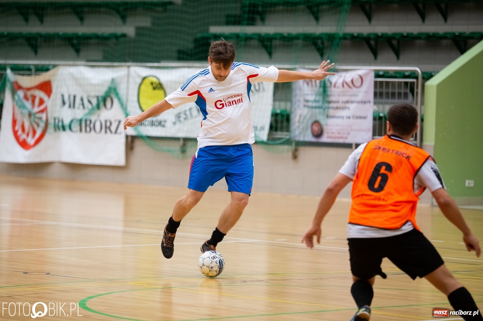 Zdjęcie w galerii na portalu naszraciborz.pl: HLPN. Niedziela z futsalem w Arenie Rafako wiadomości z regionu