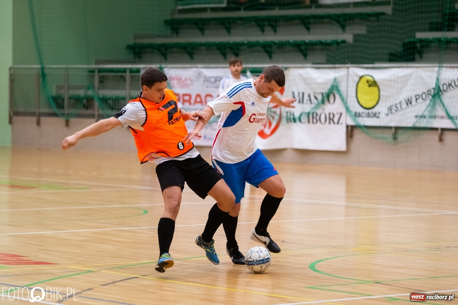 Zdjęcie w galerii na portalu naszraciborz.pl: HLPN. Niedziela z futsalem w Arenie Rafako wiadomości z regionu