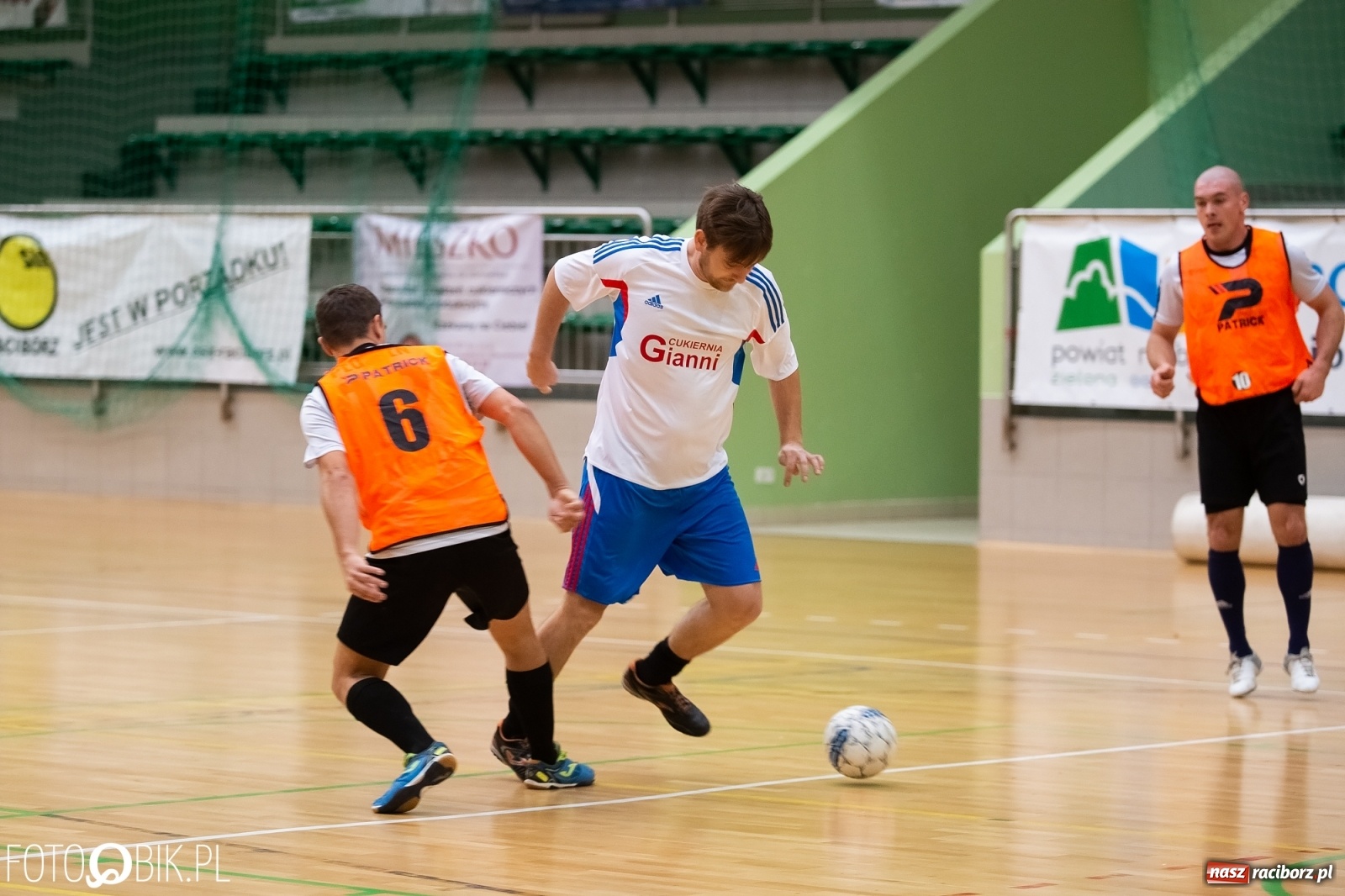 Zdjęcie w galerii na portalu naszraciborz.pl: HLPN. Niedziela z futsalem w Arenie Rafako wiadomości z regionu