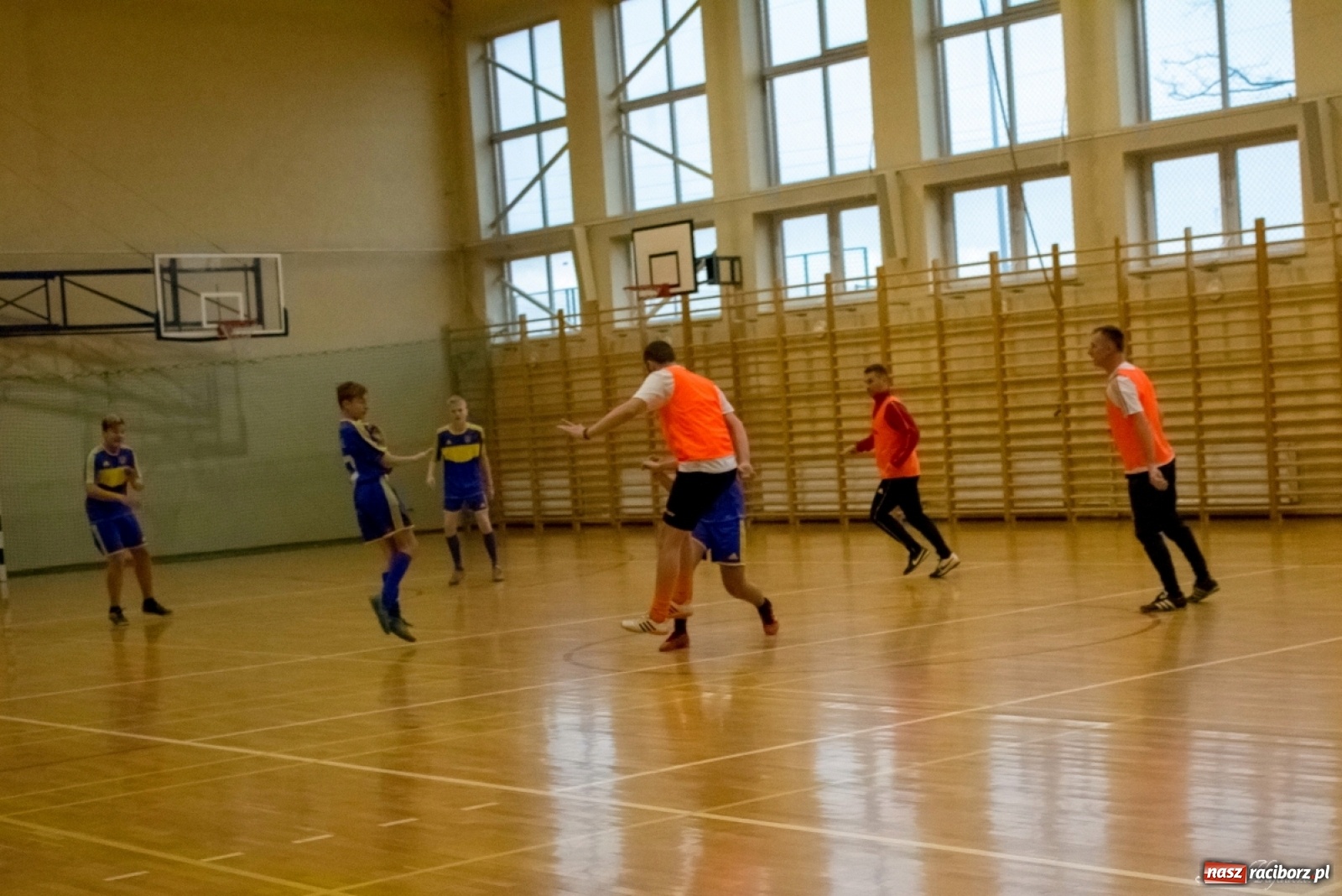 Zdjęcie w galerii na portalu naszraciborz.pl: Kuźniańska Stal zwycięzcą turnieju mikołajkowego w Kornowacu wiadomości z regionu