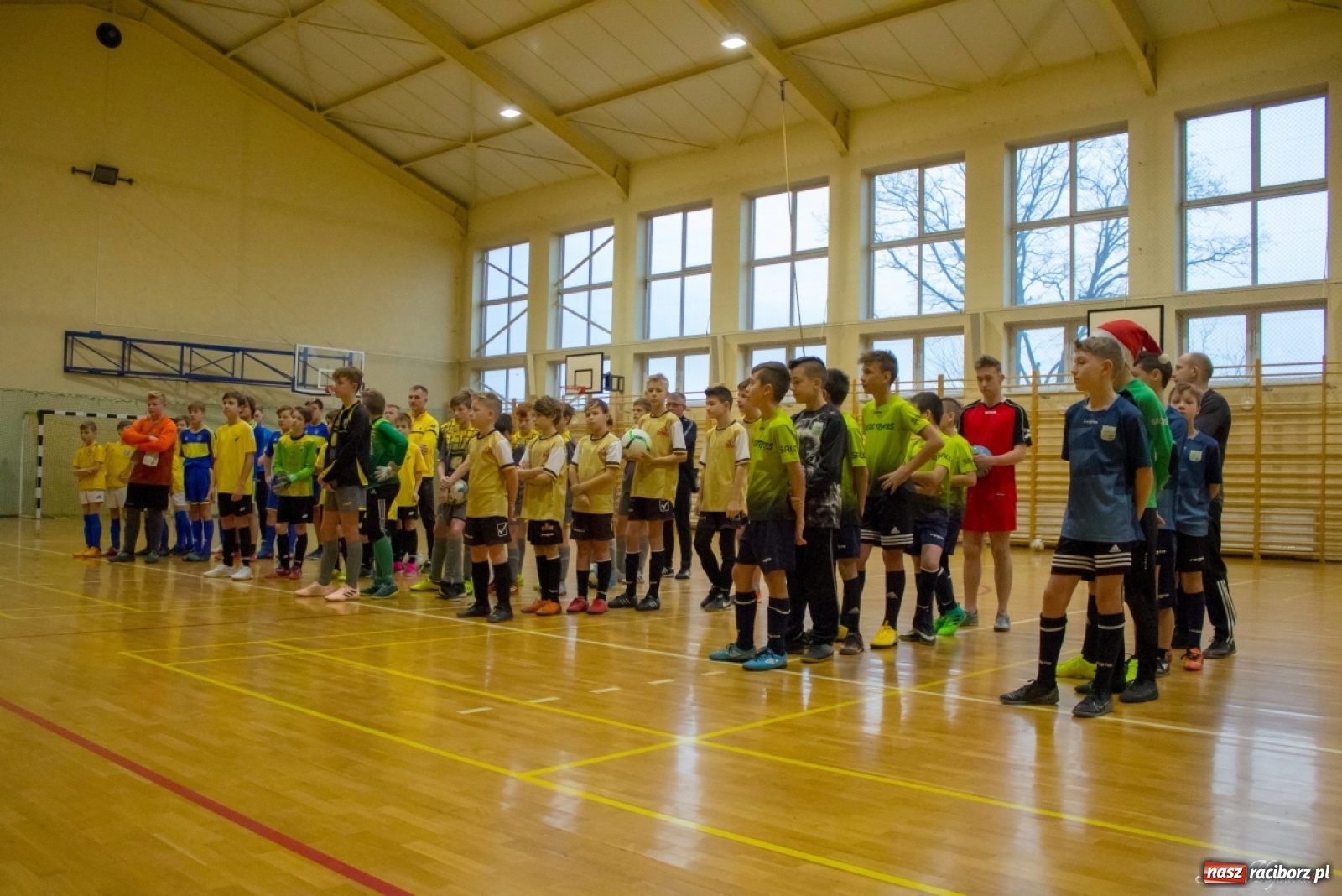 Zdjęcie w galerii na portalu naszraciborz.pl: Kuźniańska Stal zwycięzcą turnieju mikołajkowego w Kornowacu wiadomości z regionu