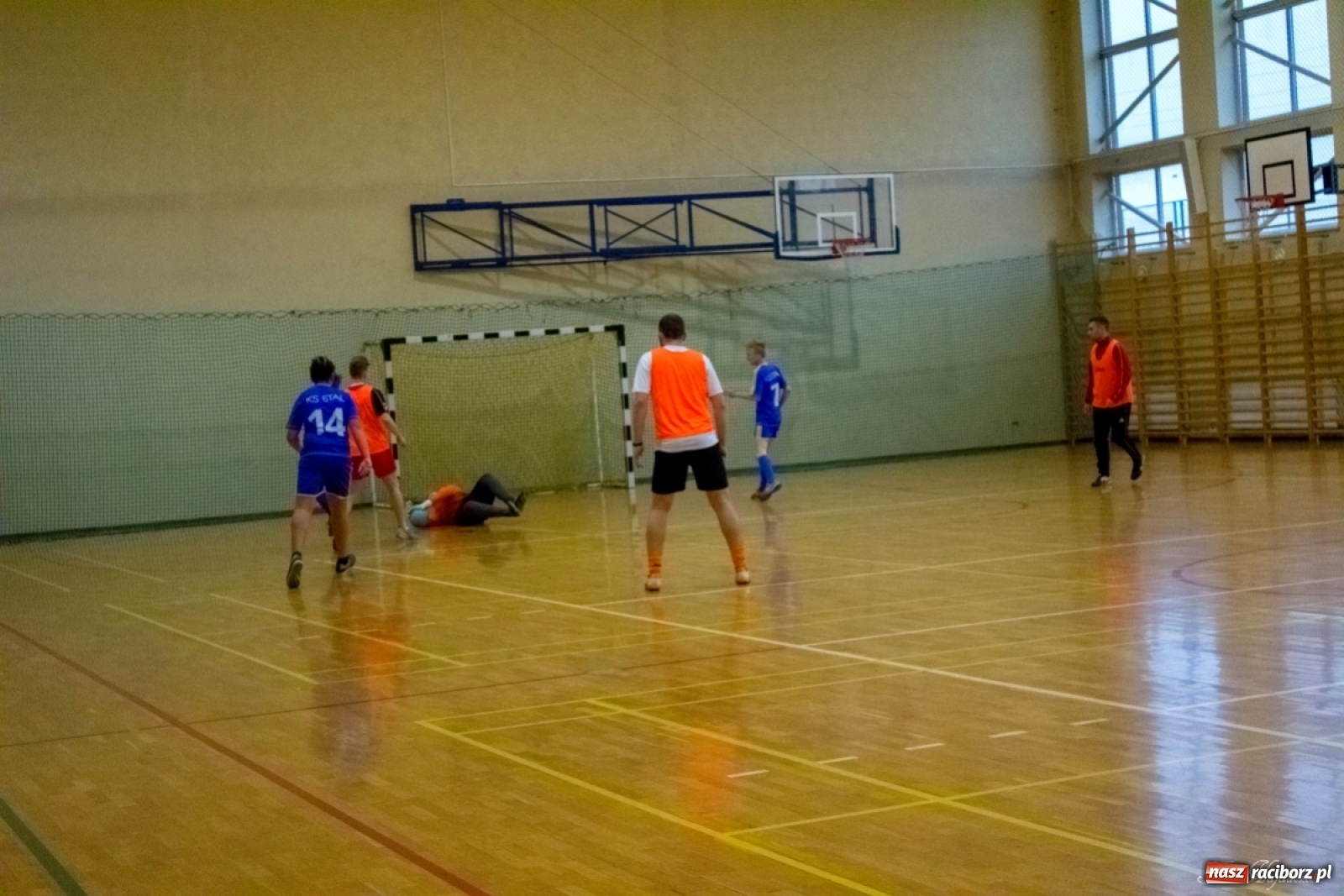 Zdjęcie w galerii na portalu naszraciborz.pl: Kuźniańska Stal zwycięzcą turnieju mikołajkowego w Kornowacu wiadomości z regionu