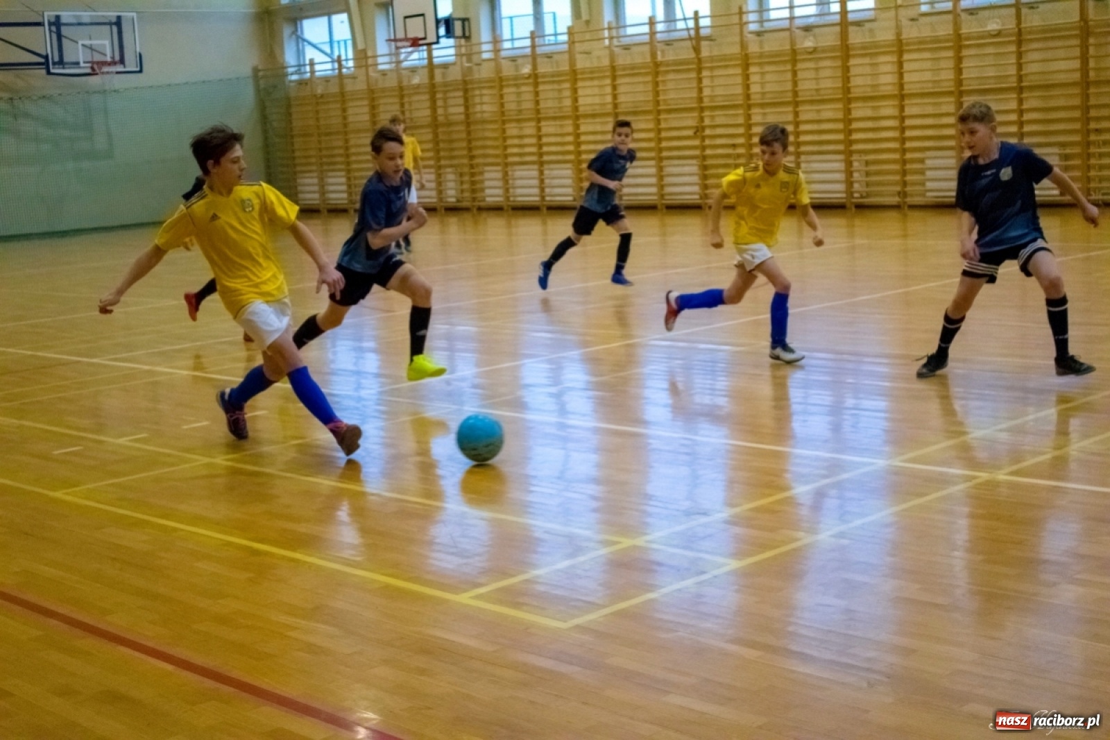 Zdjęcie w galerii na portalu naszraciborz.pl: Kuźniańska Stal zwycięzcą turnieju mikołajkowego w Kornowacu wiadomości z regionu