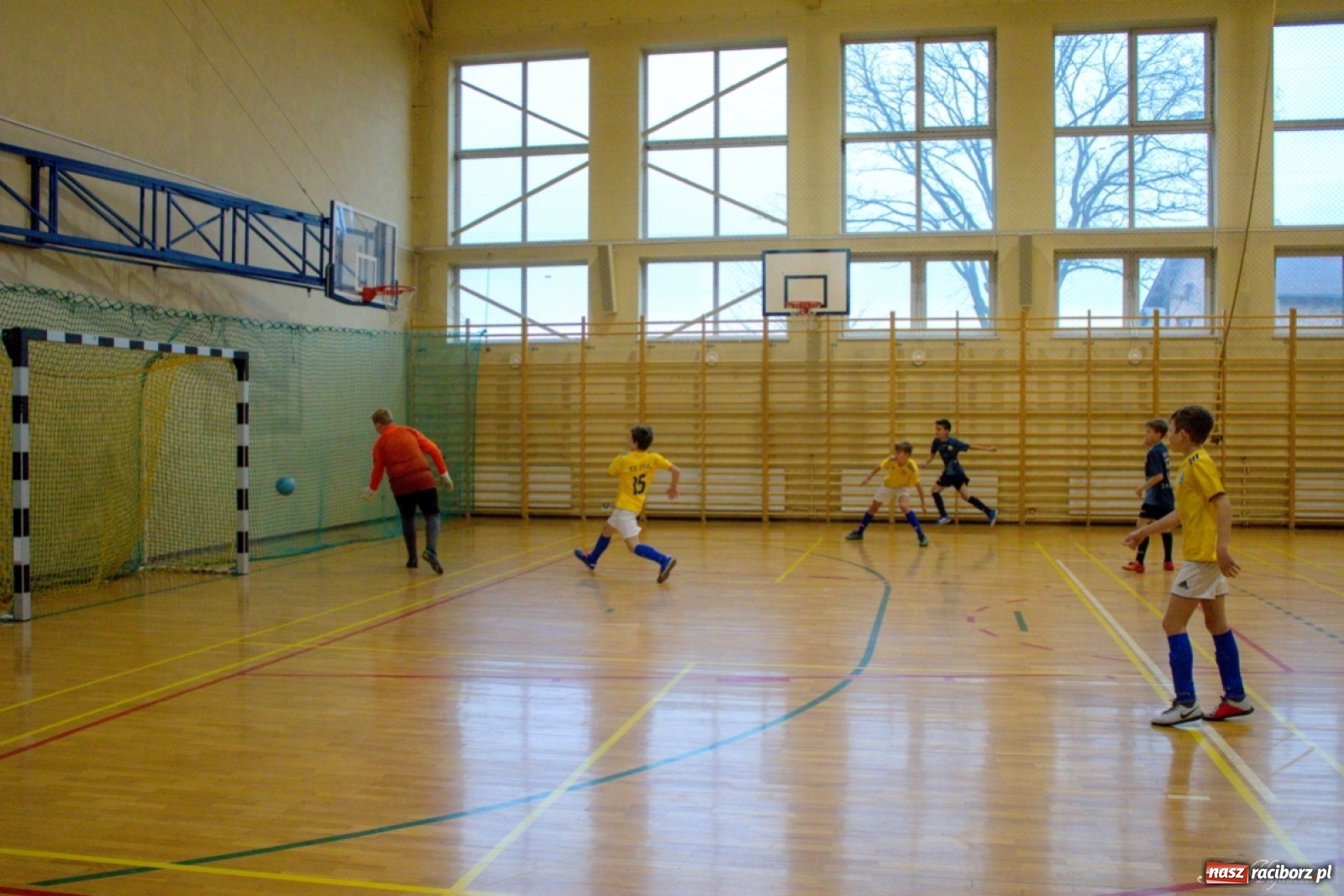 Zdjęcie w galerii na portalu naszraciborz.pl: Kuźniańska Stal zwycięzcą turnieju mikołajkowego w Kornowacu wiadomości z regionu