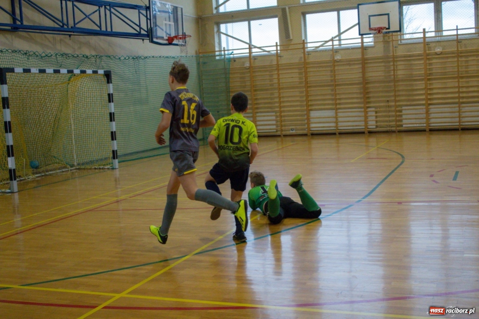 Zdjęcie w galerii na portalu naszraciborz.pl: Kuźniańska Stal zwycięzcą turnieju mikołajkowego w Kornowacu wiadomości z regionu