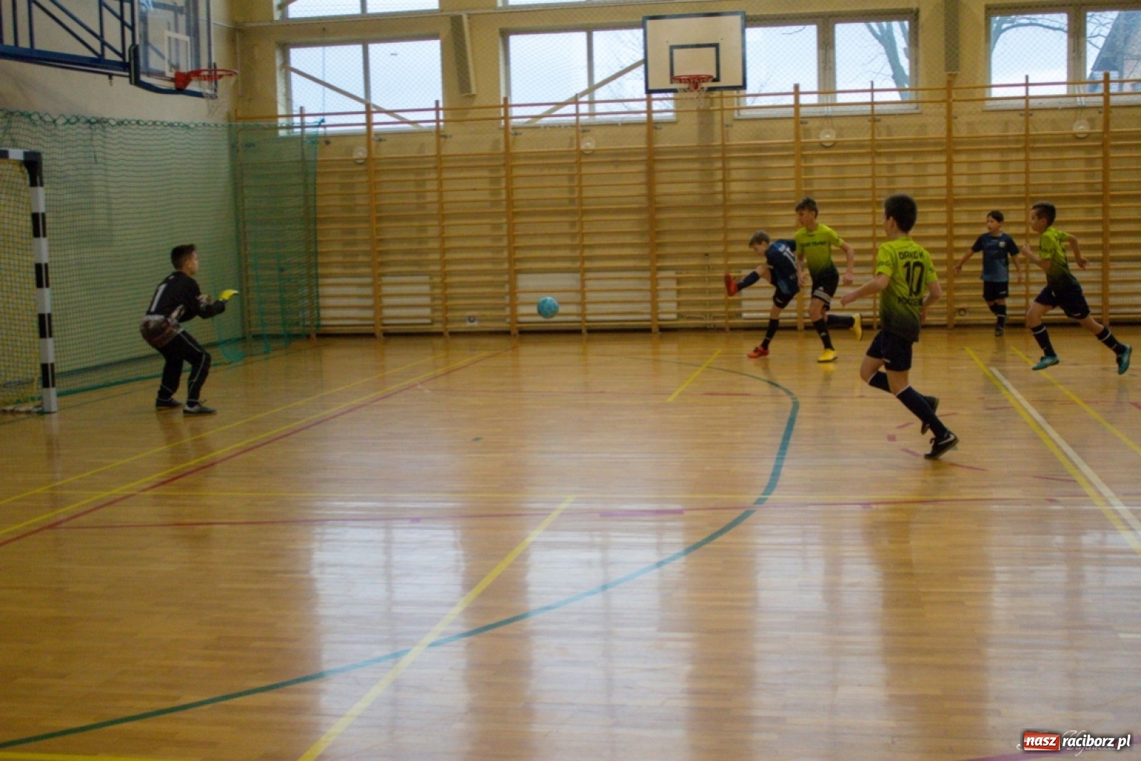 Zdjęcie w galerii na portalu naszraciborz.pl: Kuźniańska Stal zwycięzcą turnieju mikołajkowego w Kornowacu wiadomości z regionu