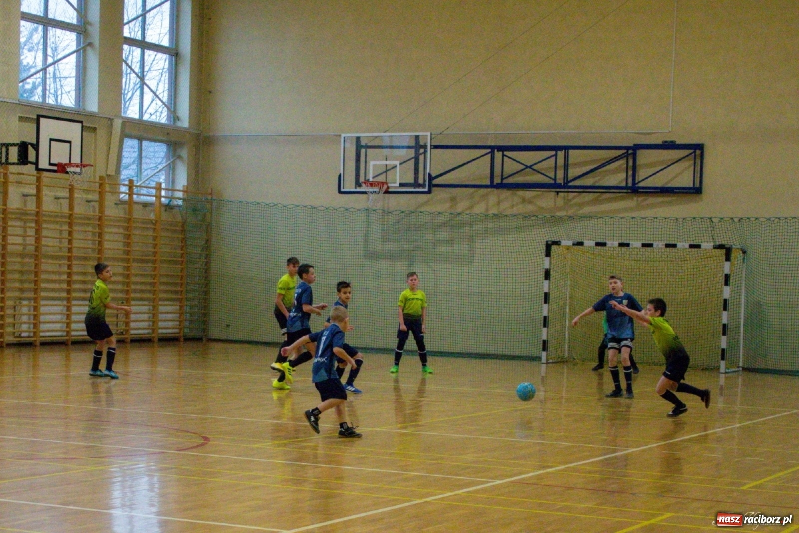 Zdjęcie w galerii na portalu naszraciborz.pl: Kuźniańska Stal zwycięzcą turnieju mikołajkowego w Kornowacu wiadomości z regionu