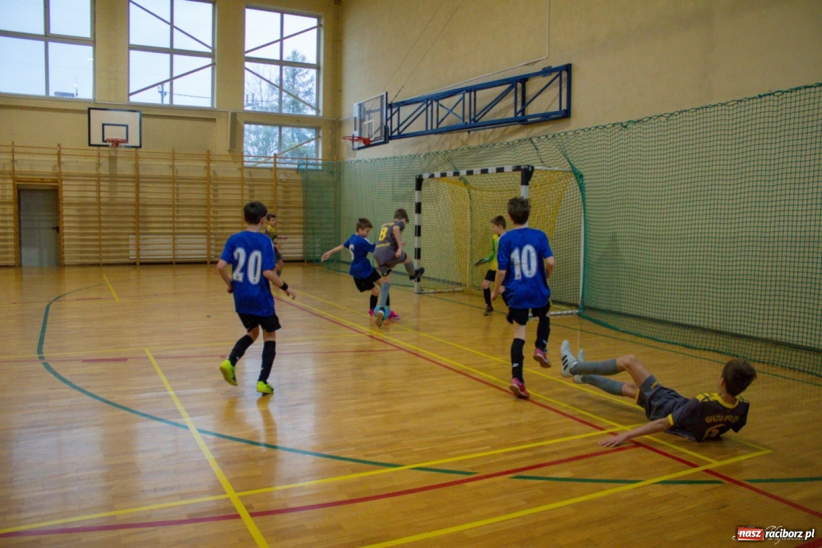 Zdjęcie w galerii na portalu naszraciborz.pl: Kuźniańska Stal zwycięzcą turnieju mikołajkowego w Kornowacu wiadomości z regionu