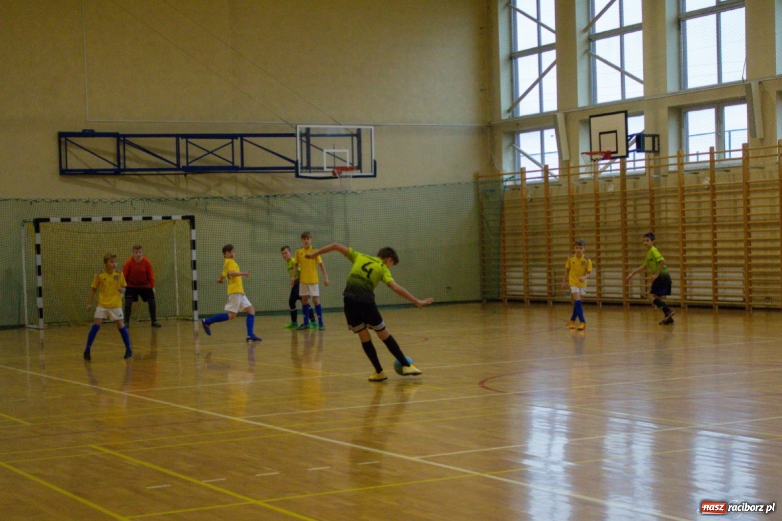 Zdjęcie w galerii na portalu naszraciborz.pl: Kuźniańska Stal zwycięzcą turnieju mikołajkowego w Kornowacu wiadomości z regionu