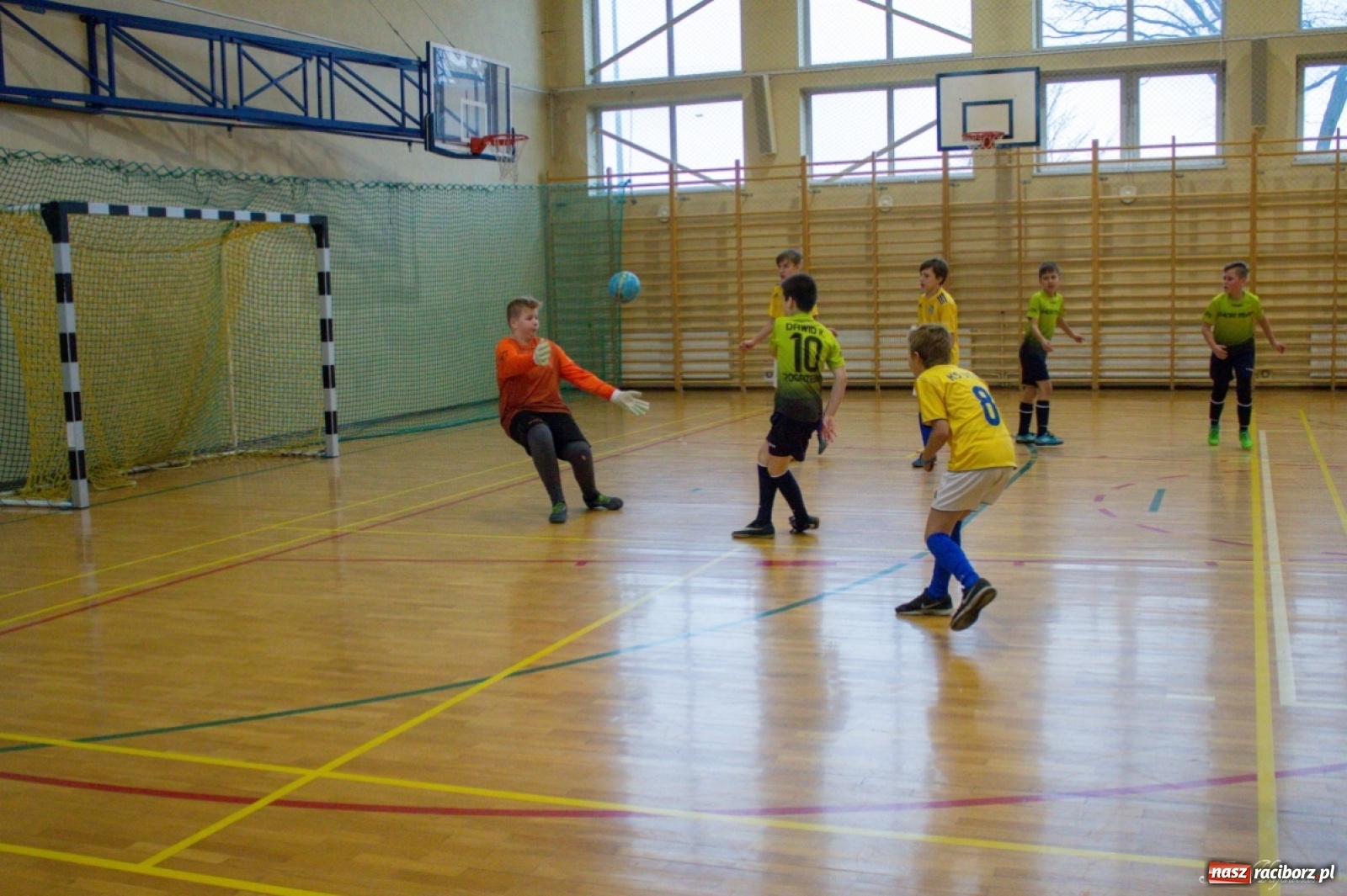 Zdjęcie w galerii na portalu naszraciborz.pl: Kuźniańska Stal zwycięzcą turnieju mikołajkowego w Kornowacu wiadomości z regionu