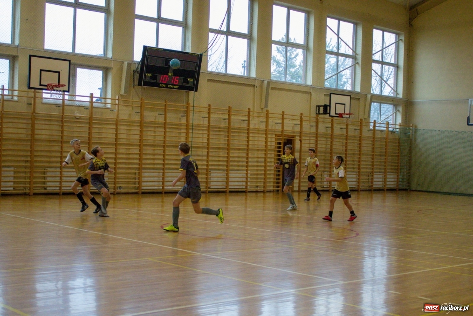 Zdjęcie w galerii na portalu naszraciborz.pl: Kuźniańska Stal zwycięzcą turnieju mikołajkowego w Kornowacu wiadomości z regionu