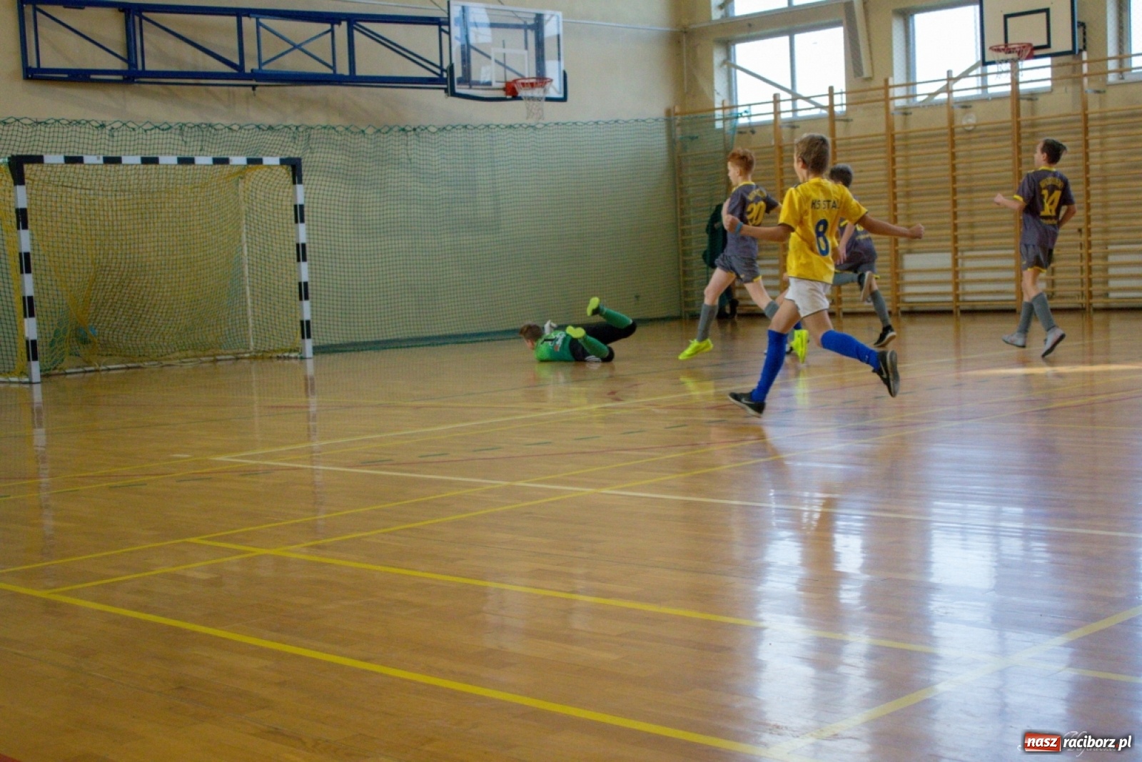 Zdjęcie w galerii na portalu naszraciborz.pl: Kuźniańska Stal zwycięzcą turnieju mikołajkowego w Kornowacu wiadomości z regionu