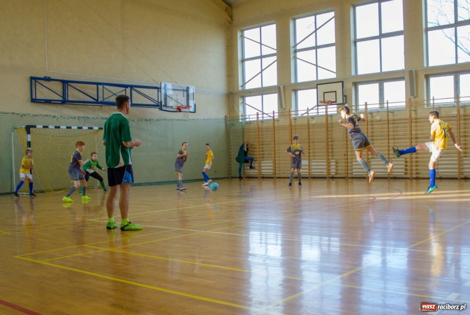 Zdjęcie w galerii na portalu naszraciborz.pl: Kuźniańska Stal zwycięzcą turnieju mikołajkowego w Kornowacu wiadomości z regionu