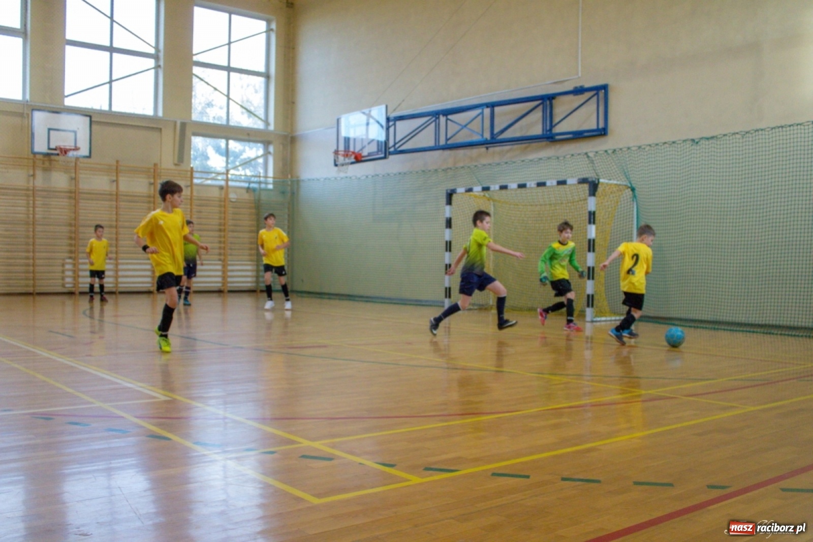 Zdjęcie w galerii na portalu naszraciborz.pl: Kuźniańska Stal zwycięzcą turnieju mikołajkowego w Kornowacu wiadomości z regionu