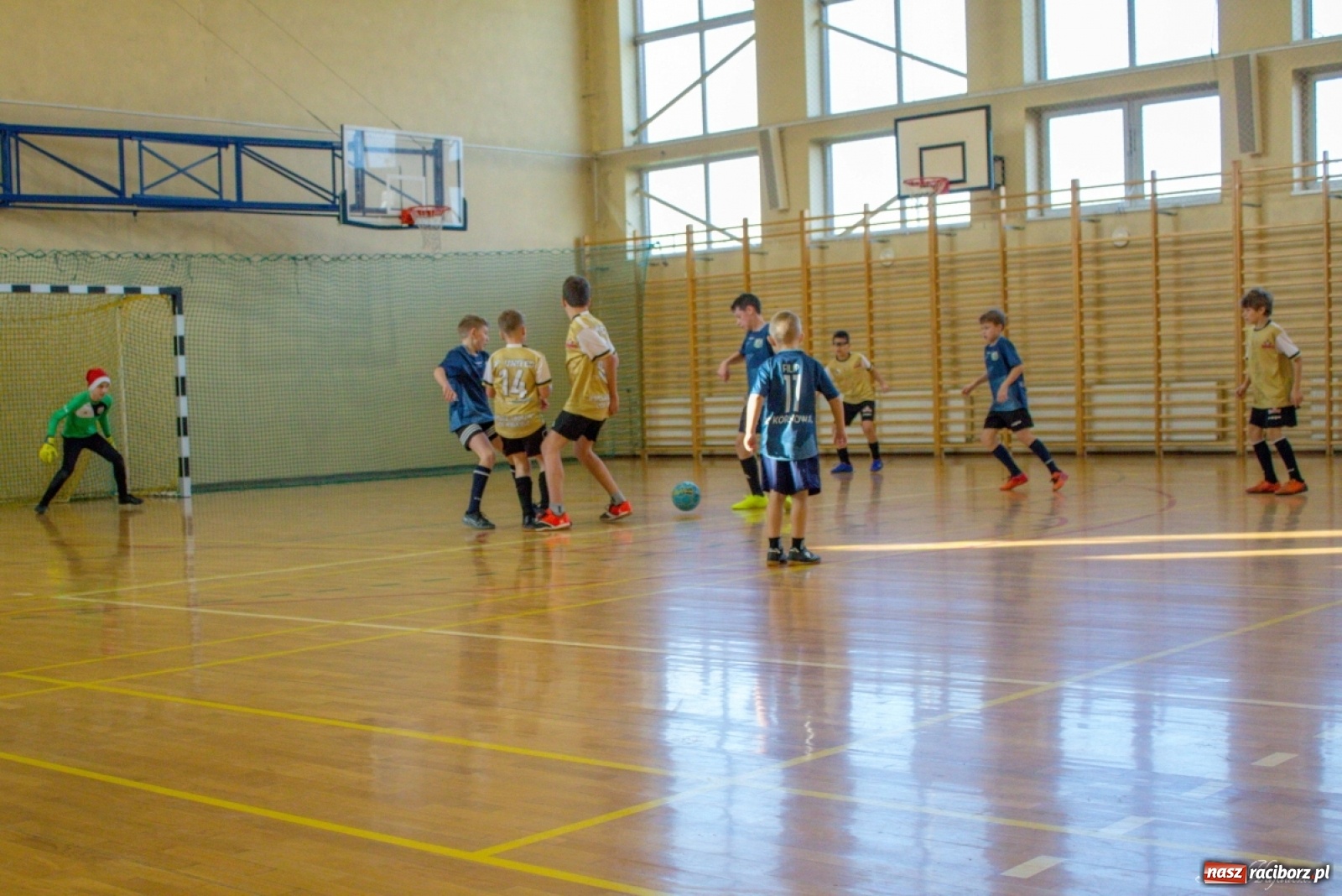 Zdjęcie w galerii na portalu naszraciborz.pl: Kuźniańska Stal zwycięzcą turnieju mikołajkowego w Kornowacu wiadomości z regionu