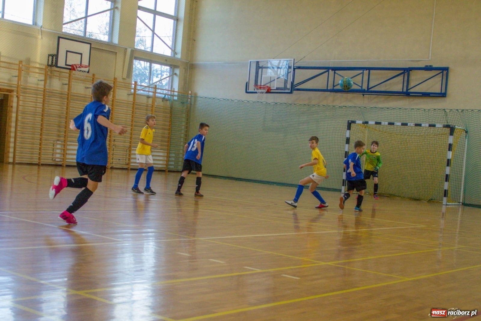 Zdjęcie w galerii na portalu naszraciborz.pl: Kuźniańska Stal zwycięzcą turnieju mikołajkowego w Kornowacu wiadomości z regionu