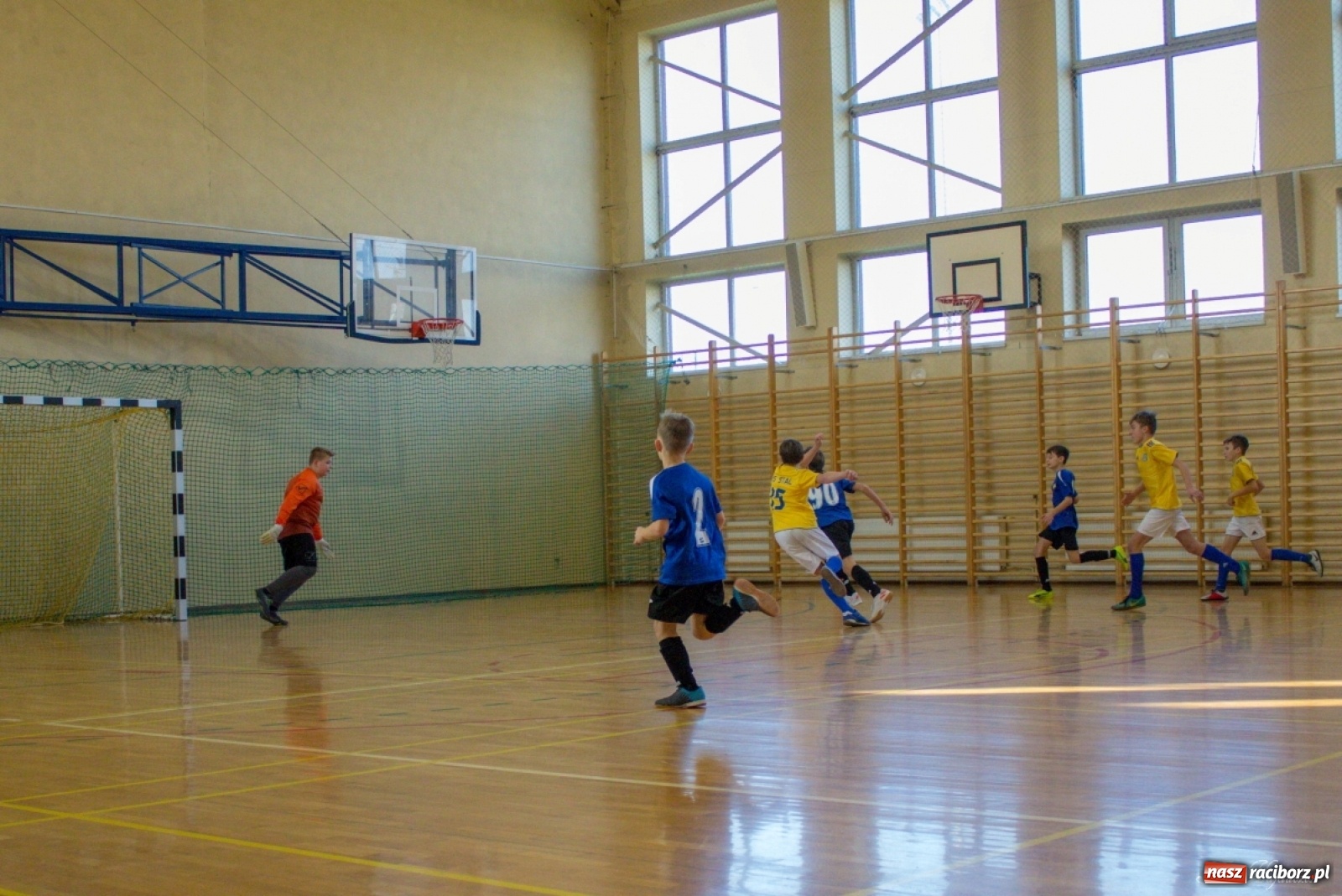 Zdjęcie w galerii na portalu naszraciborz.pl: Kuźniańska Stal zwycięzcą turnieju mikołajkowego w Kornowacu wiadomości z regionu