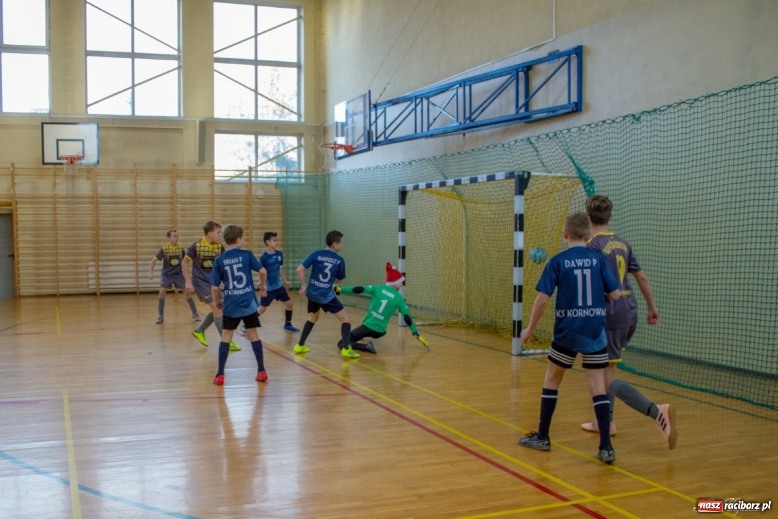 Zdjęcie w galerii na portalu naszraciborz.pl: Kuźniańska Stal zwycięzcą turnieju mikołajkowego w Kornowacu wiadomości z regionu