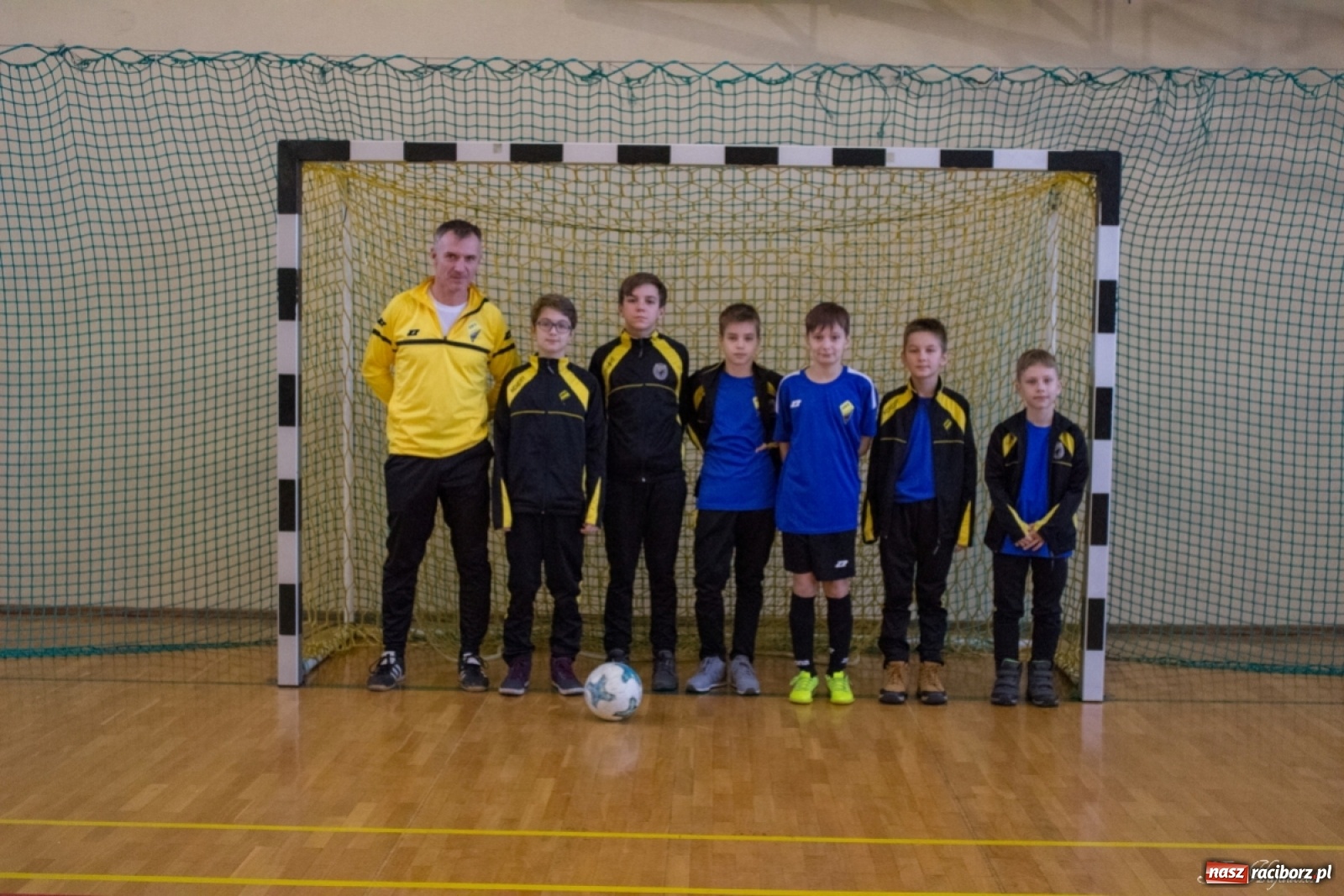 Zdjęcie w galerii na portalu naszraciborz.pl: Kuźniańska Stal zwycięzcą turnieju mikołajkowego w Kornowacu wiadomości z regionu