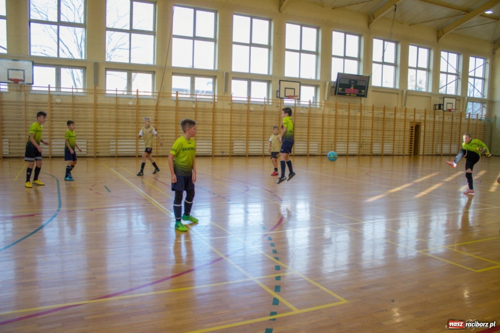 Zdjęcie w galerii na portalu naszraciborz.pl: Kuźniańska Stal zwycięzcą turnieju mikołajkowego w Kornowacu wiadomości z regionu