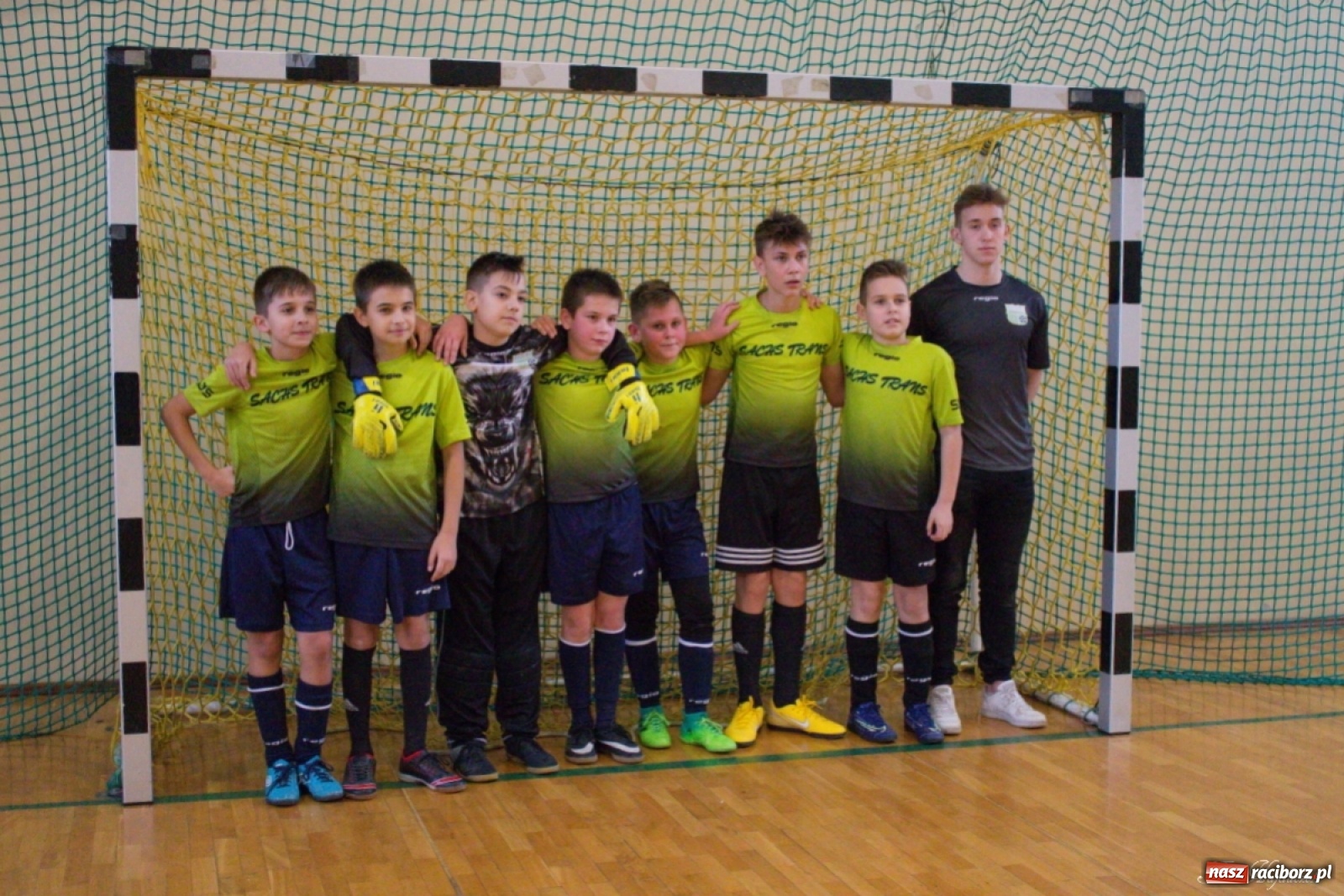 Zdjęcie w galerii na portalu naszraciborz.pl: Kuźniańska Stal zwycięzcą turnieju mikołajkowego w Kornowacu wiadomości z regionu