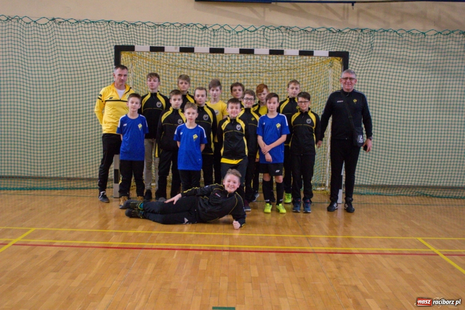 Zdjęcie w galerii na portalu naszraciborz.pl: Kuźniańska Stal zwycięzcą turnieju mikołajkowego w Kornowacu wiadomości z regionu