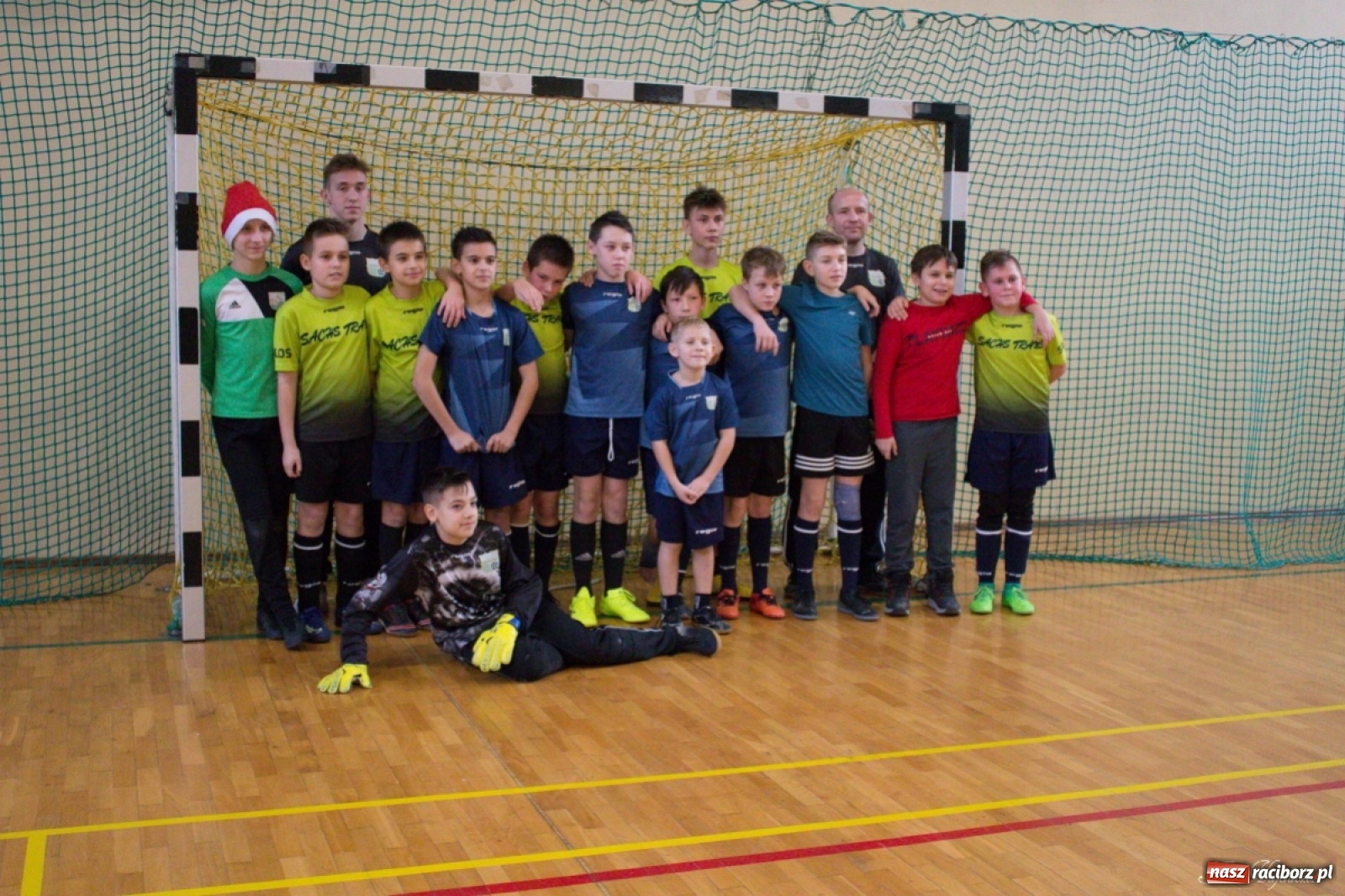 Zdjęcie w galerii na portalu naszraciborz.pl: Kuźniańska Stal zwycięzcą turnieju mikołajkowego w Kornowacu wiadomości z regionu