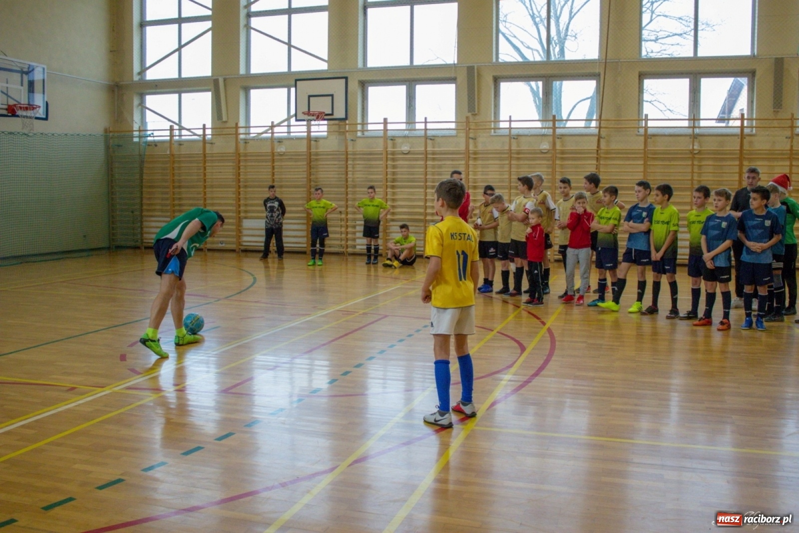 Zdjęcie w galerii na portalu naszraciborz.pl: Kuźniańska Stal zwycięzcą turnieju mikołajkowego w Kornowacu wiadomości z regionu