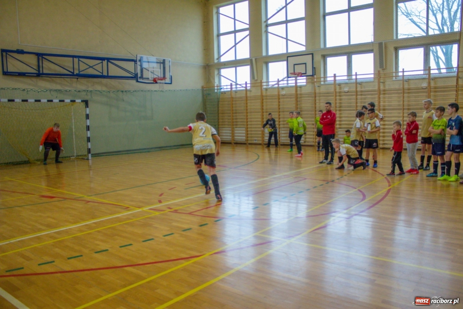 Zdjęcie w galerii na portalu naszraciborz.pl: Kuźniańska Stal zwycięzcą turnieju mikołajkowego w Kornowacu wiadomości z regionu