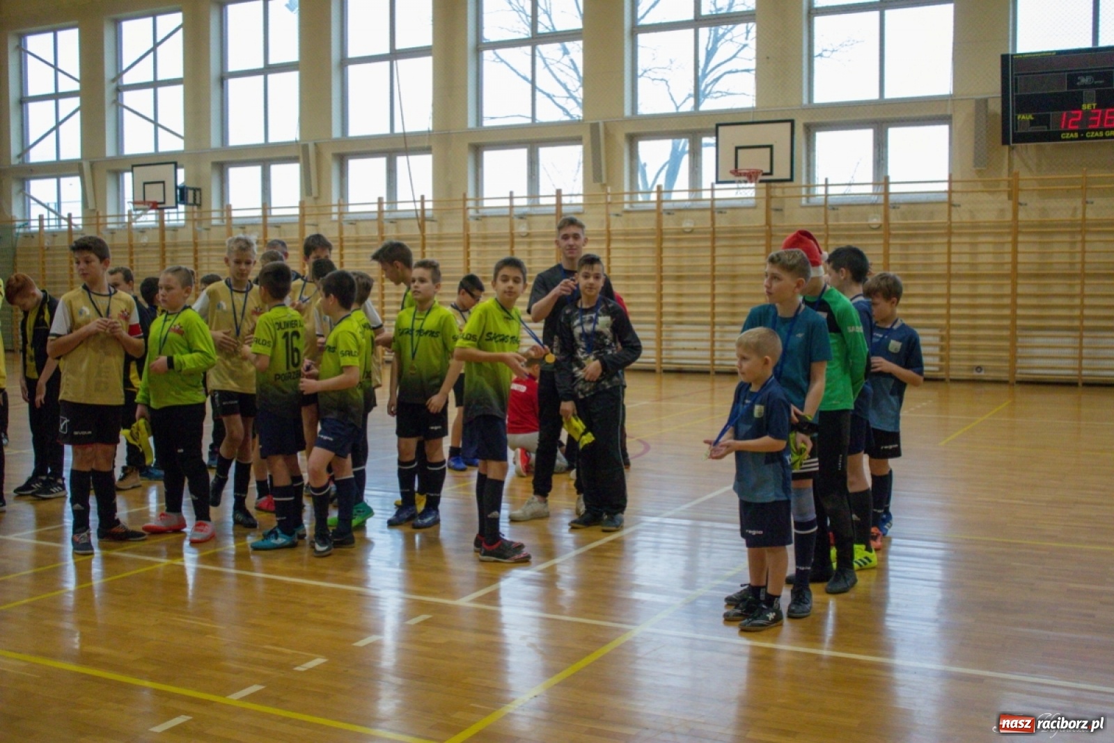 Zdjęcie w galerii na portalu naszraciborz.pl: Kuźniańska Stal zwycięzcą turnieju mikołajkowego w Kornowacu wiadomości z regionu