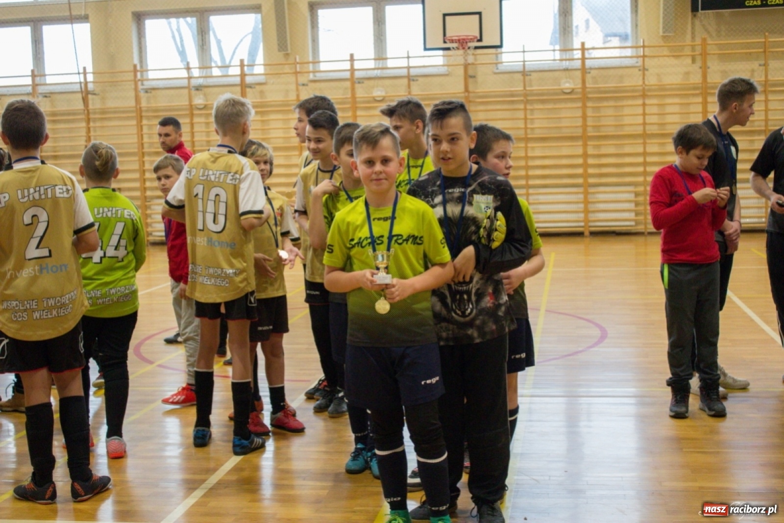 Zdjęcie w galerii na portalu naszraciborz.pl: Kuźniańska Stal zwycięzcą turnieju mikołajkowego w Kornowacu wiadomości z regionu