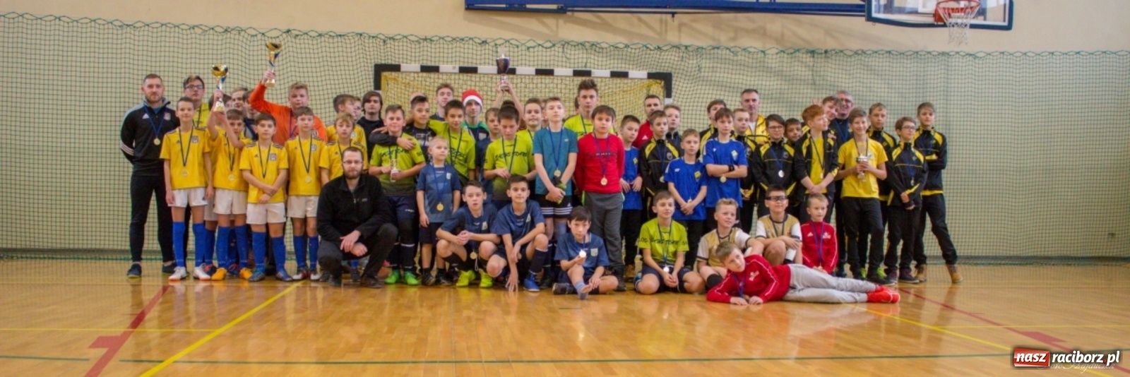 Zdjęcie w galerii na portalu naszraciborz.pl: Kuźniańska Stal zwycięzcą turnieju mikołajkowego w Kornowacu wiadomości z regionu