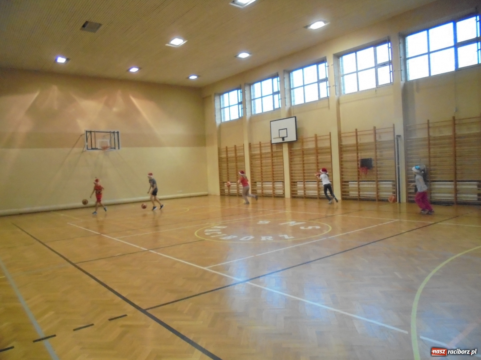 Zdjęcie w galerii na portalu naszraciborz.pl: Sportowe Mikołajki z TKKF Rafako wiadomości z regionu