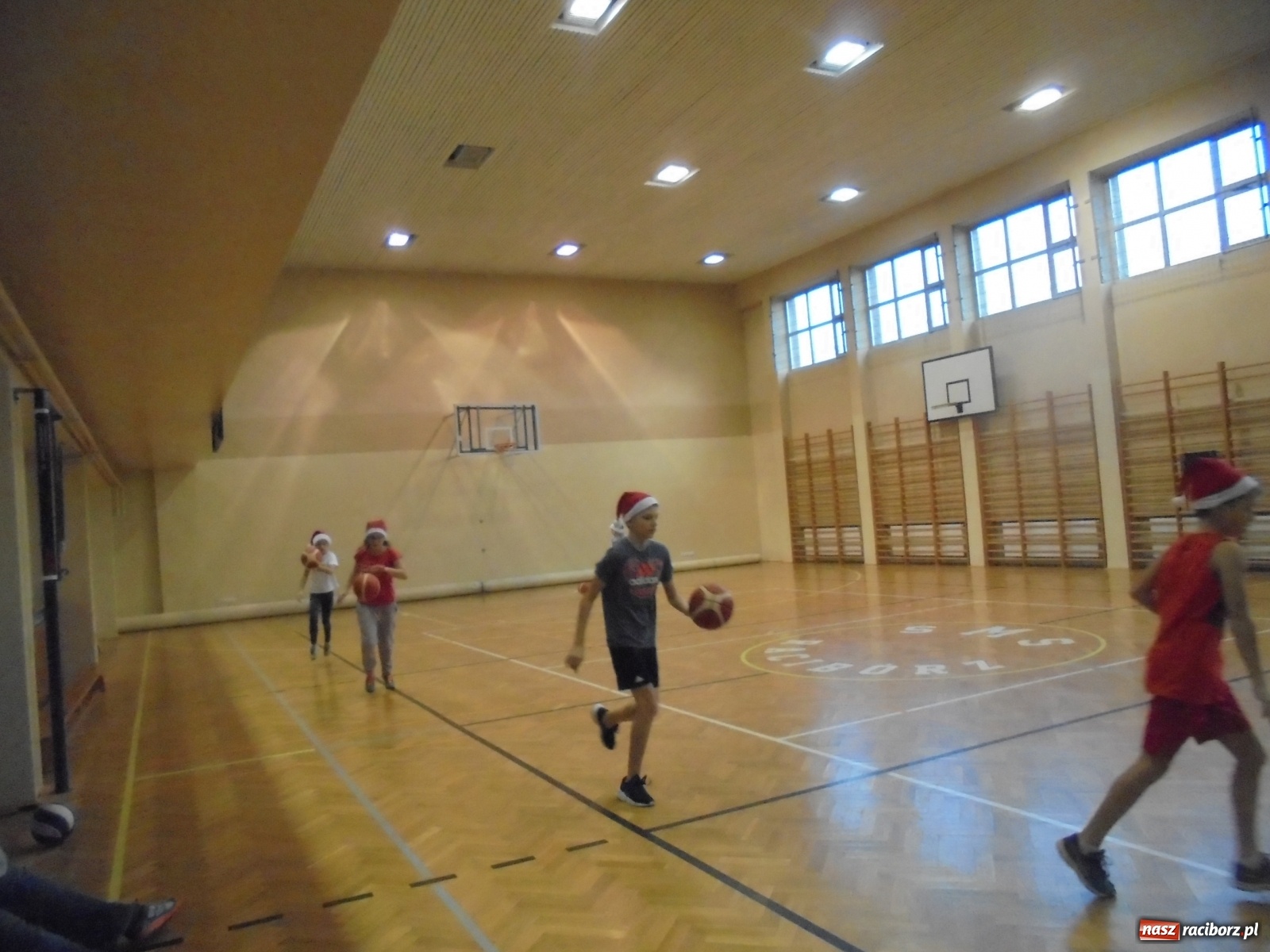 Zdjęcie w galerii na portalu naszraciborz.pl: Sportowe Mikołajki z TKKF Rafako wiadomości z regionu