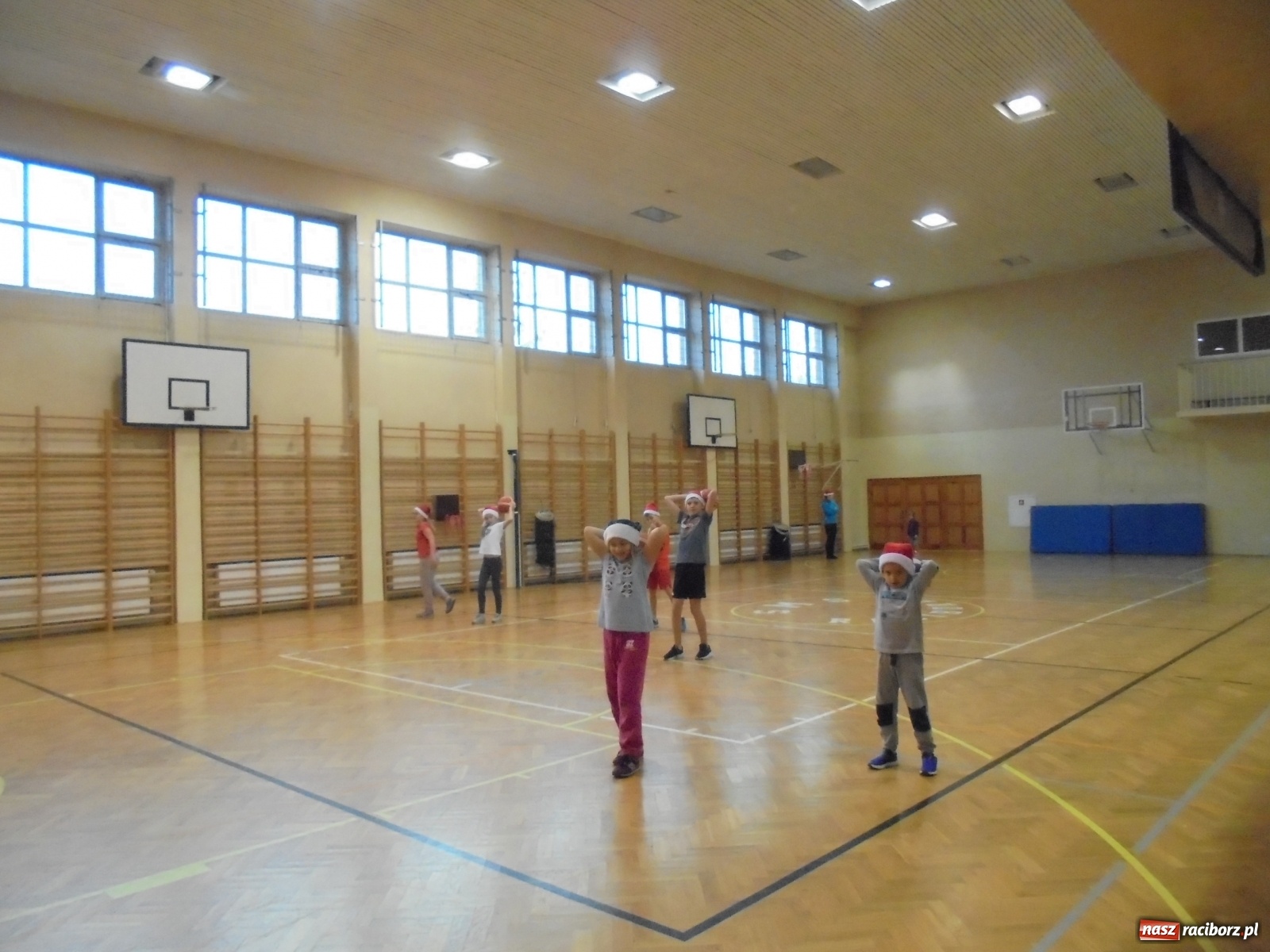 Zdjęcie w galerii na portalu naszraciborz.pl: Sportowe Mikołajki z TKKF Rafako wiadomości z regionu