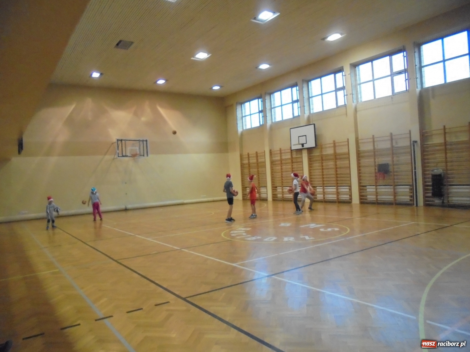 Zdjęcie w galerii na portalu naszraciborz.pl: Sportowe Mikołajki z TKKF Rafako wiadomości z regionu