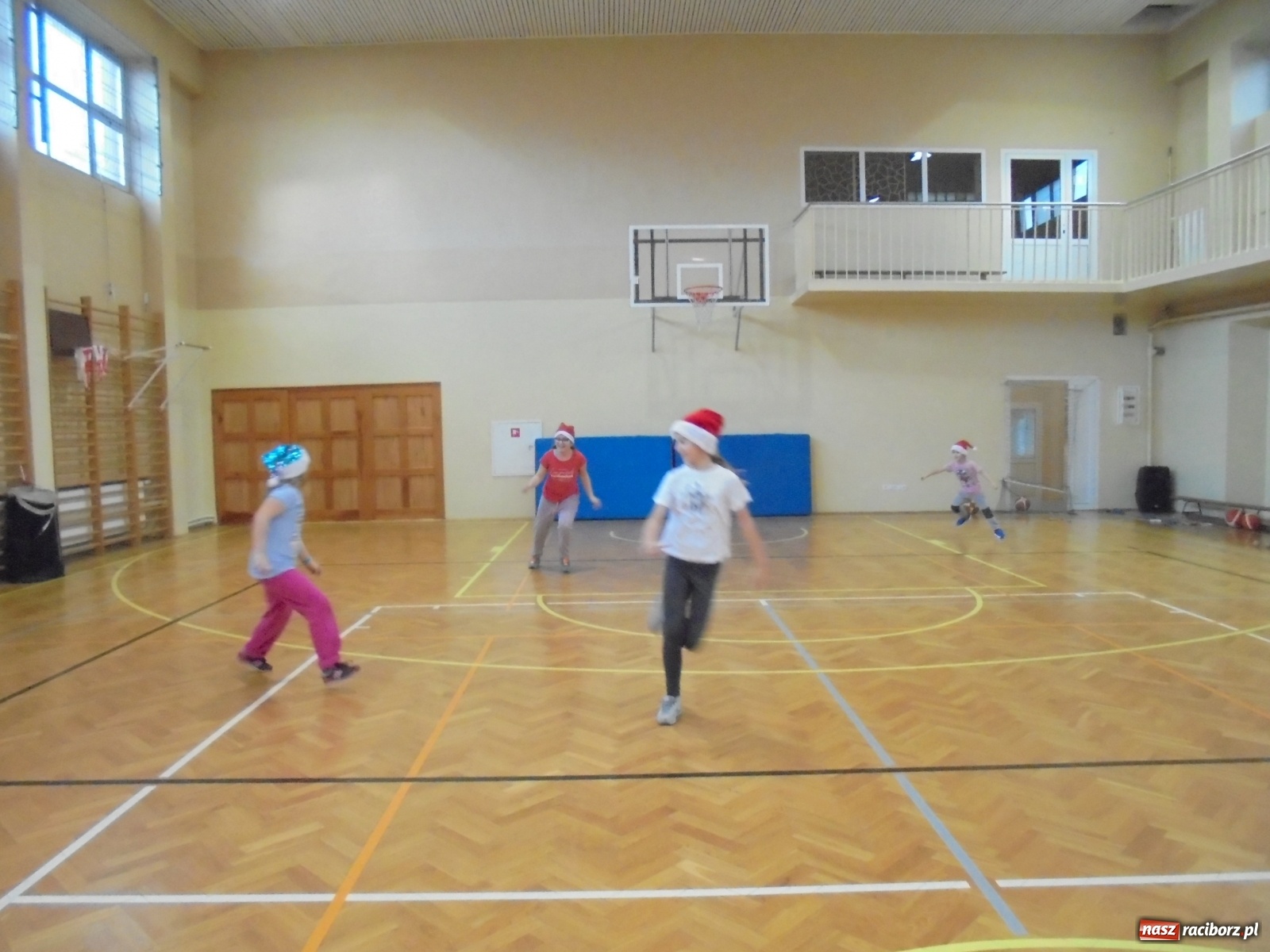 Zdjęcie w galerii na portalu naszraciborz.pl: Sportowe Mikołajki z TKKF Rafako wiadomości z regionu