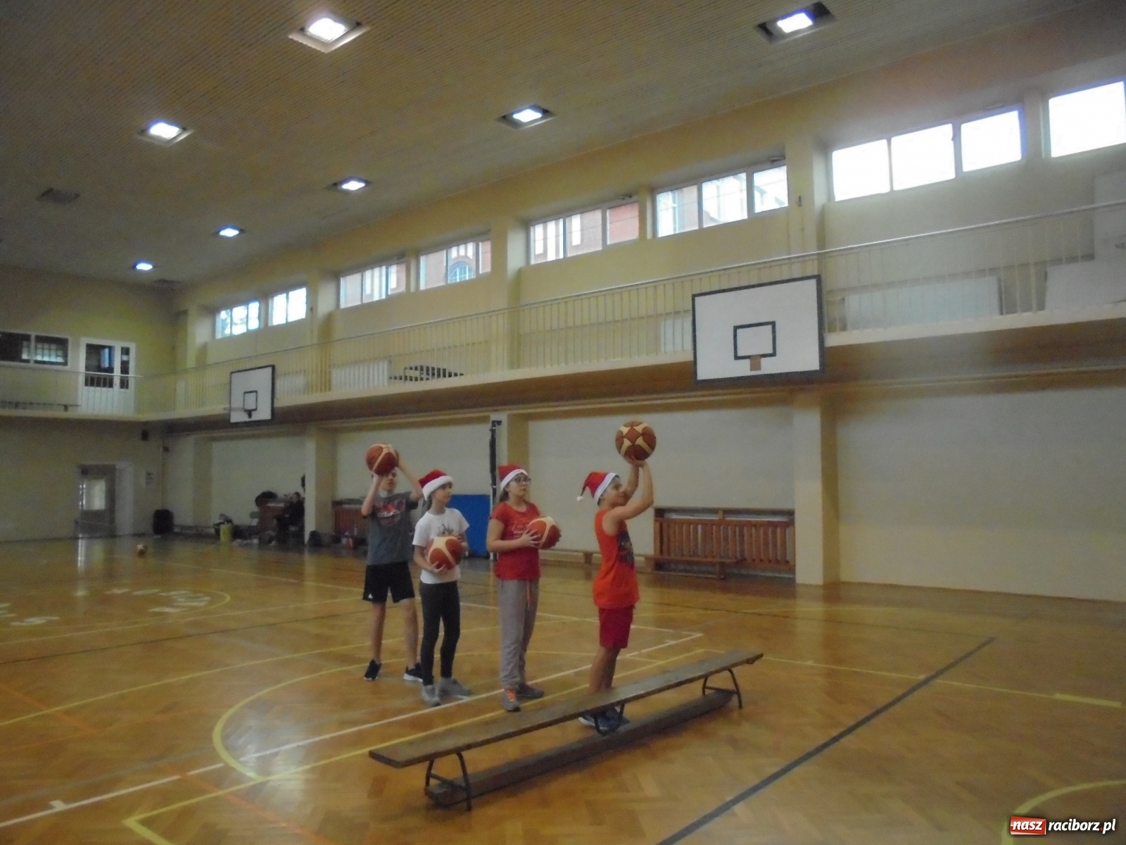 Zdjęcie w galerii na portalu naszraciborz.pl: Sportowe Mikołajki z TKKF Rafako wiadomości z regionu