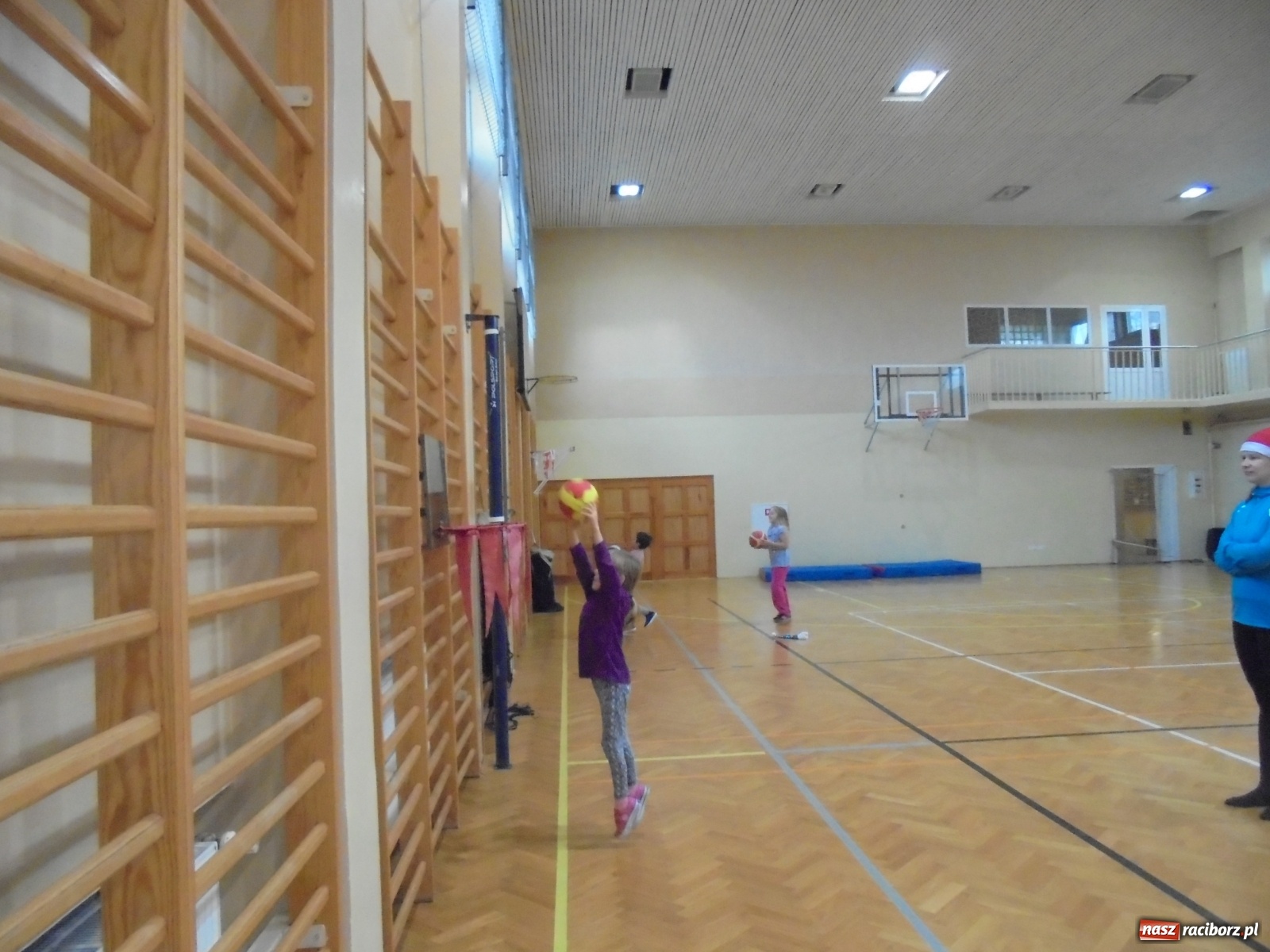 Zdjęcie w galerii na portalu naszraciborz.pl: Sportowe Mikołajki z TKKF Rafako wiadomości z regionu