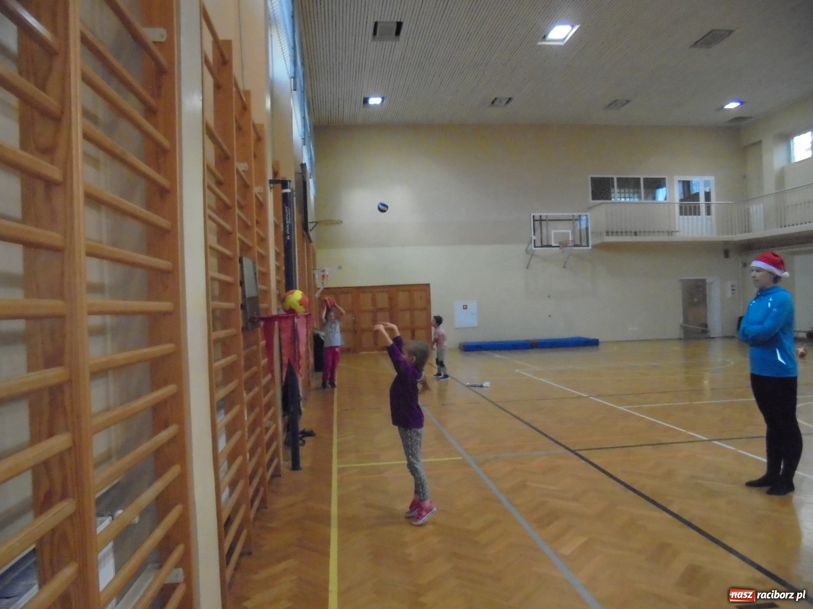 Zdjęcie w galerii na portalu naszraciborz.pl: Sportowe Mikołajki z TKKF Rafako wiadomości z regionu