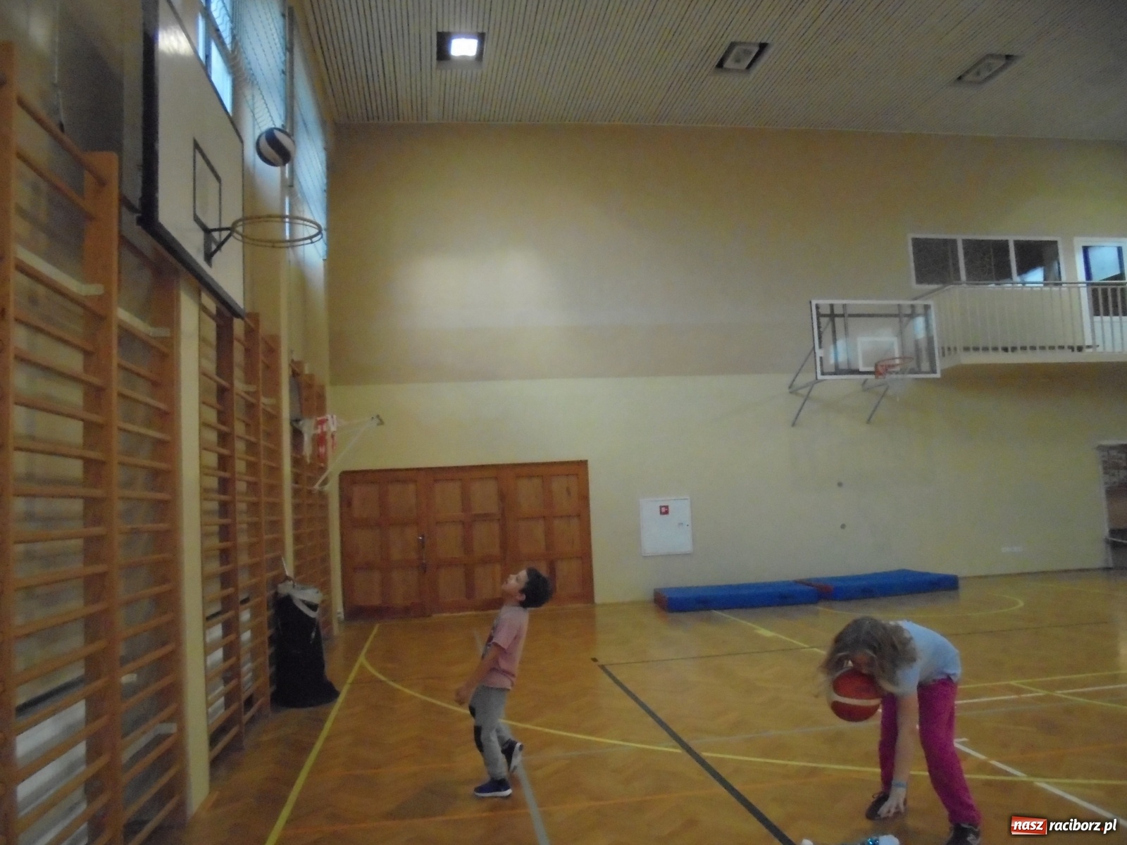 Zdjęcie w galerii na portalu naszraciborz.pl: Sportowe Mikołajki z TKKF Rafako wiadomości z regionu