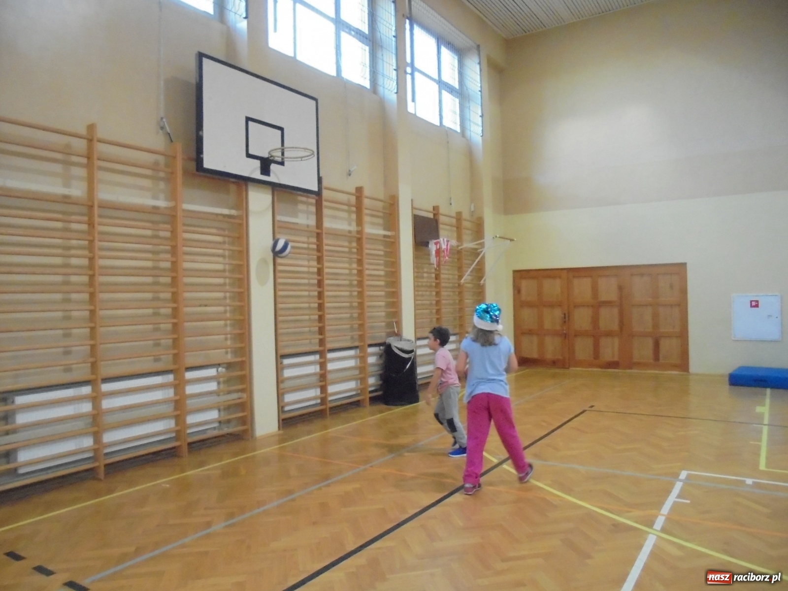 Zdjęcie w galerii na portalu naszraciborz.pl: Sportowe Mikołajki z TKKF Rafako wiadomości z regionu