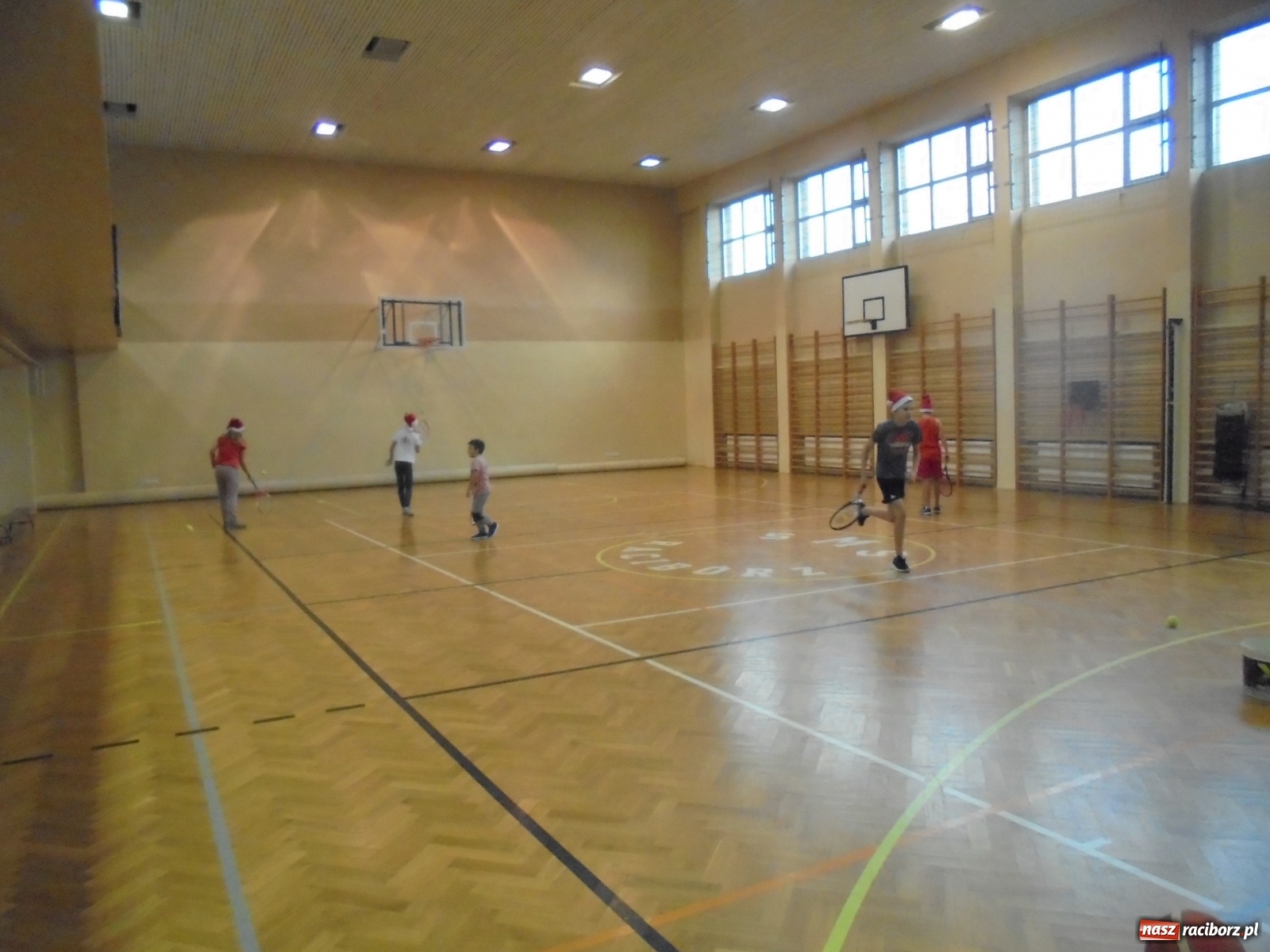 Zdjęcie w galerii na portalu naszraciborz.pl: Sportowe Mikołajki z TKKF Rafako wiadomości z regionu