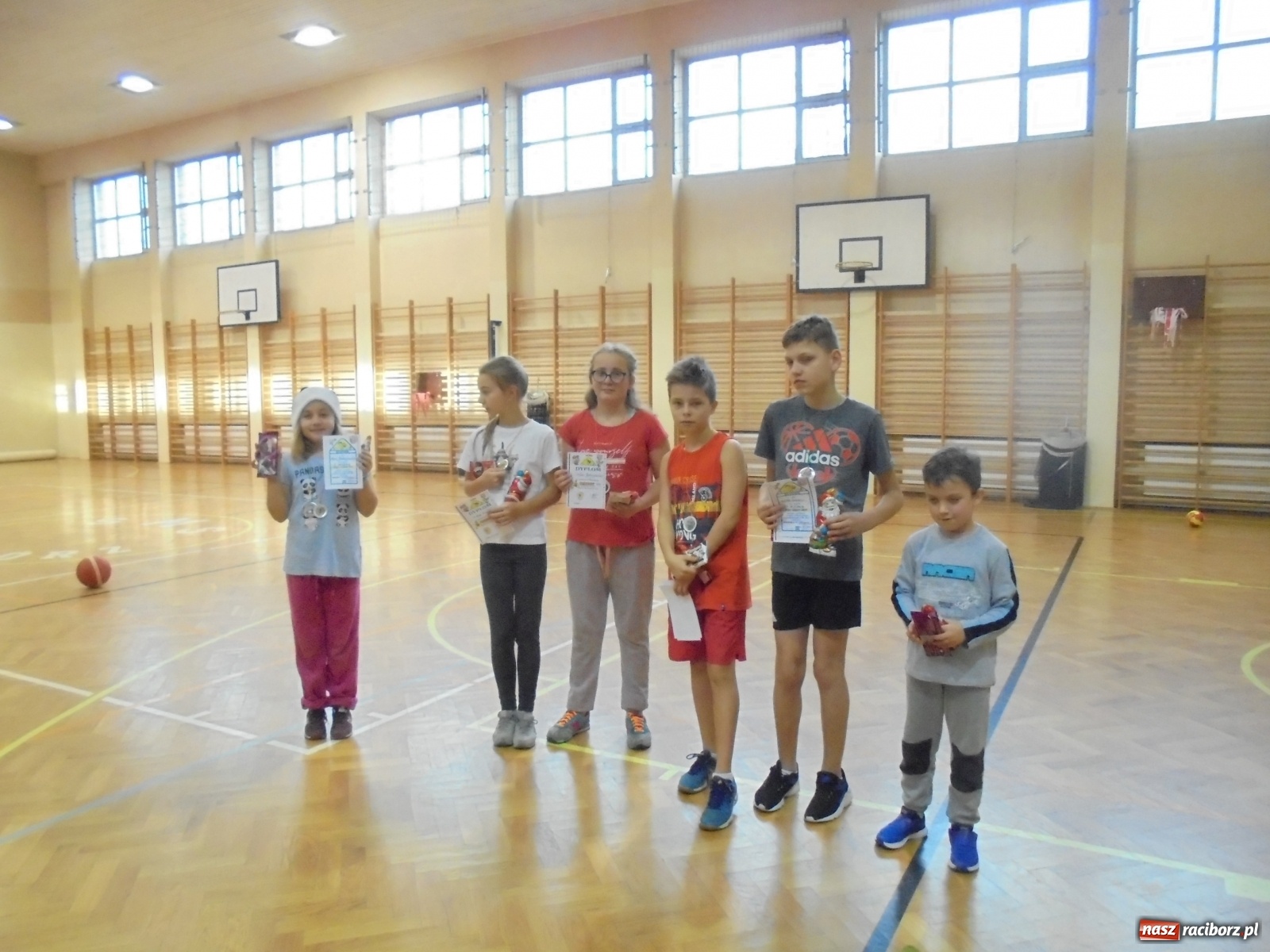 Zdjęcie w galerii na portalu naszraciborz.pl: Sportowe Mikołajki z TKKF Rafako wiadomości z regionu