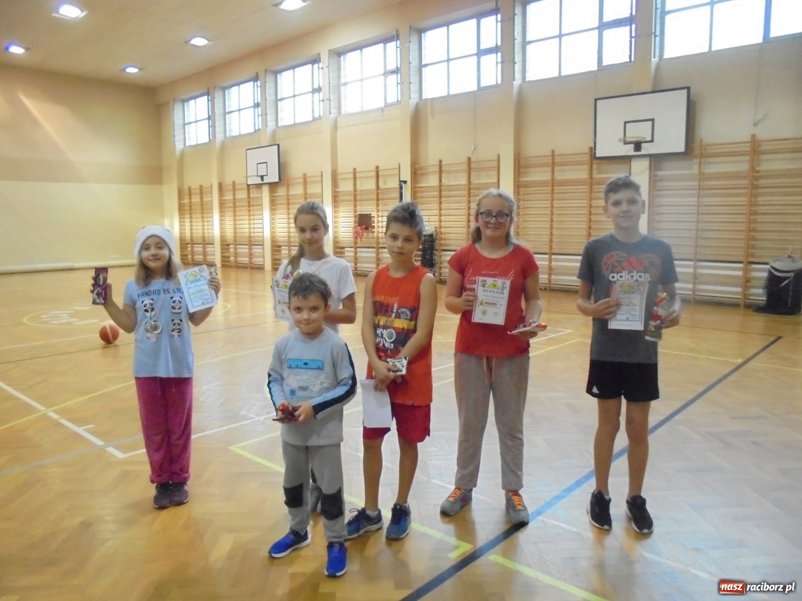 Zdjęcie w galerii na portalu naszraciborz.pl: Sportowe Mikołajki z TKKF Rafako wiadomości z regionu