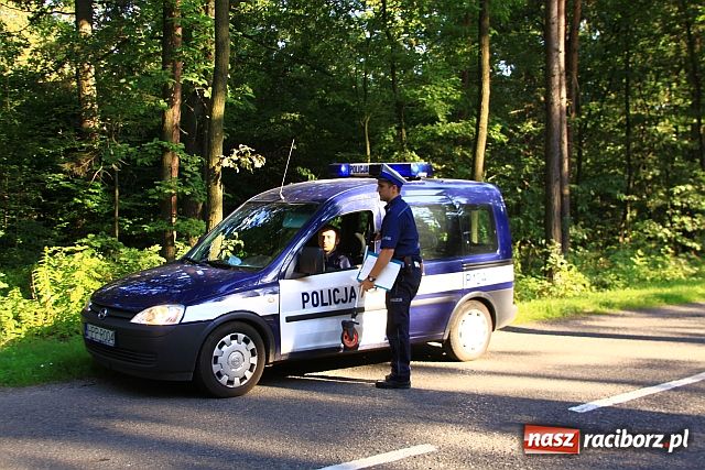 Zdjęcie w galerii na portalu naszraciborz.pl: Zderzenie opla z renault w Rudach wiadomości z regionu