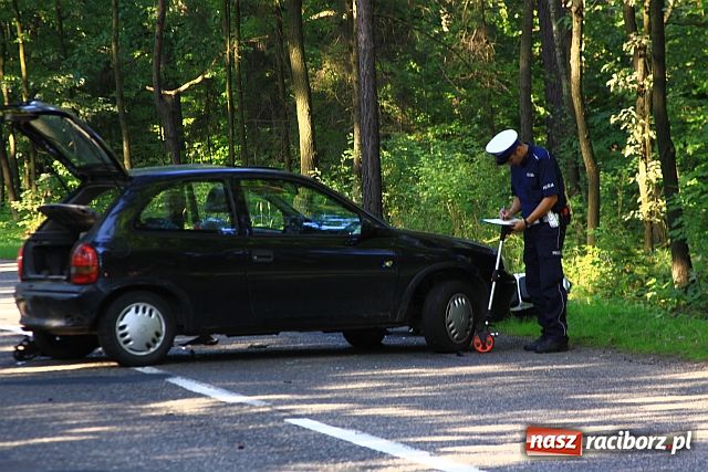 Zdjęcie w galerii na portalu naszraciborz.pl: Zderzenie opla z renault w Rudach wiadomości z regionu